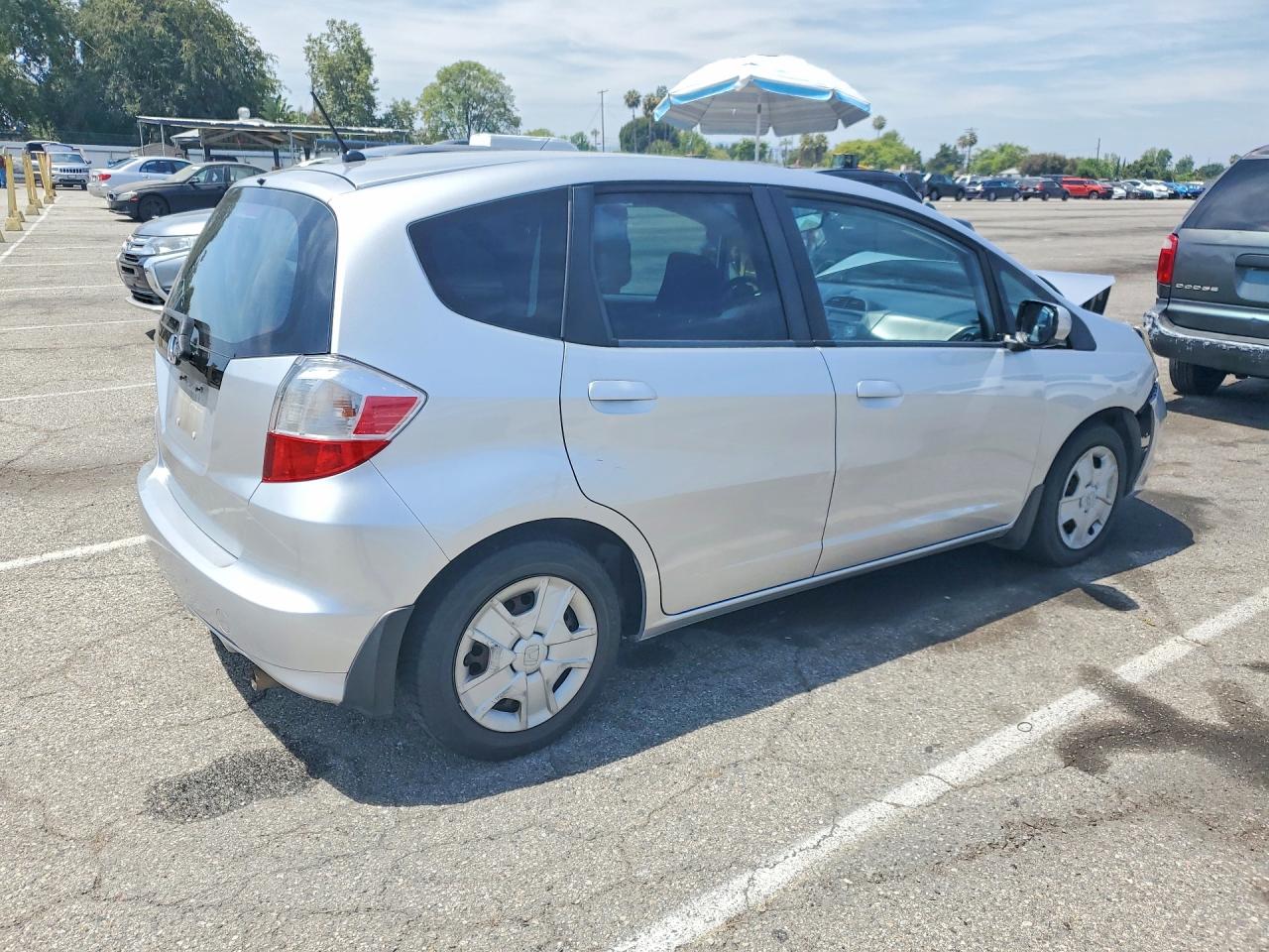 2013 Honda Fit Silver vin: JHMGE8H35DC030126