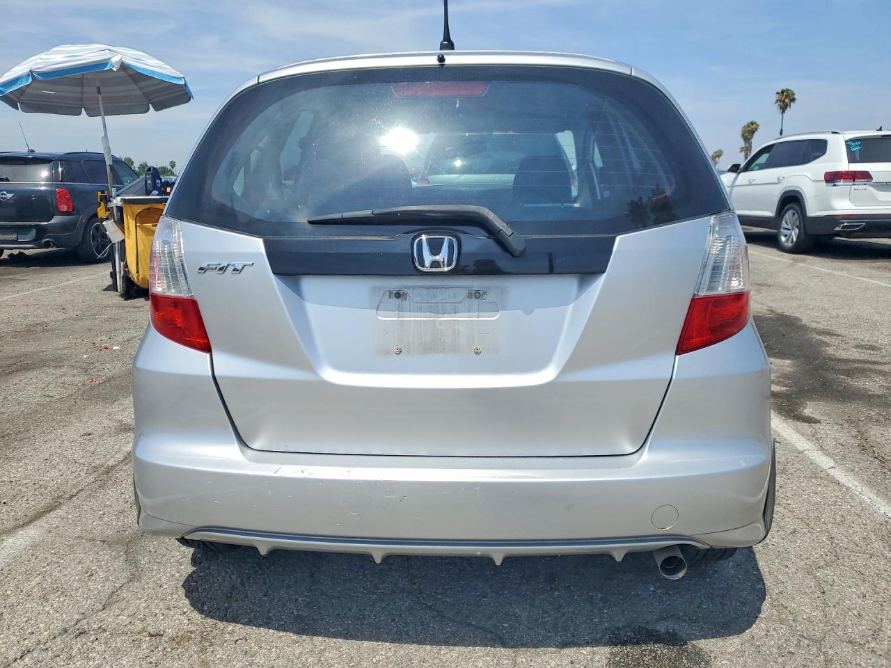 2013 Honda Fit Silver vin: JHMGE8H35DC030126