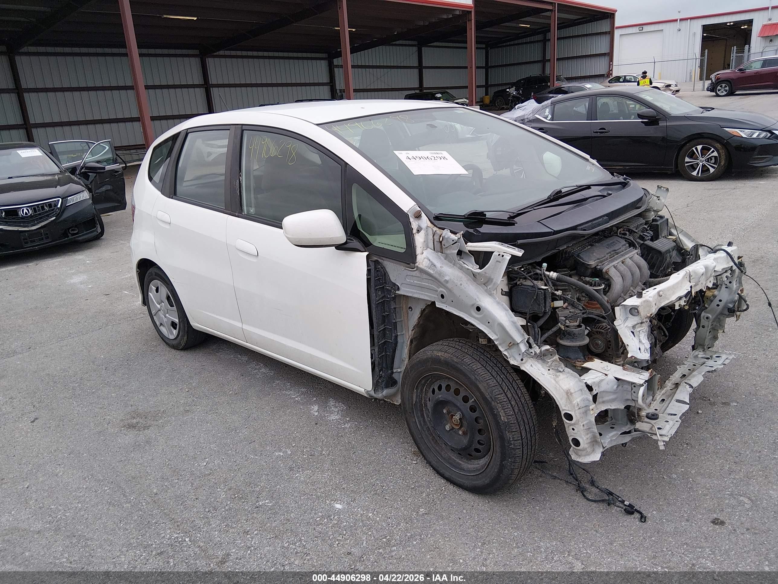 2013 Honda Fit   White vin: JHMGE8H35DC035519
