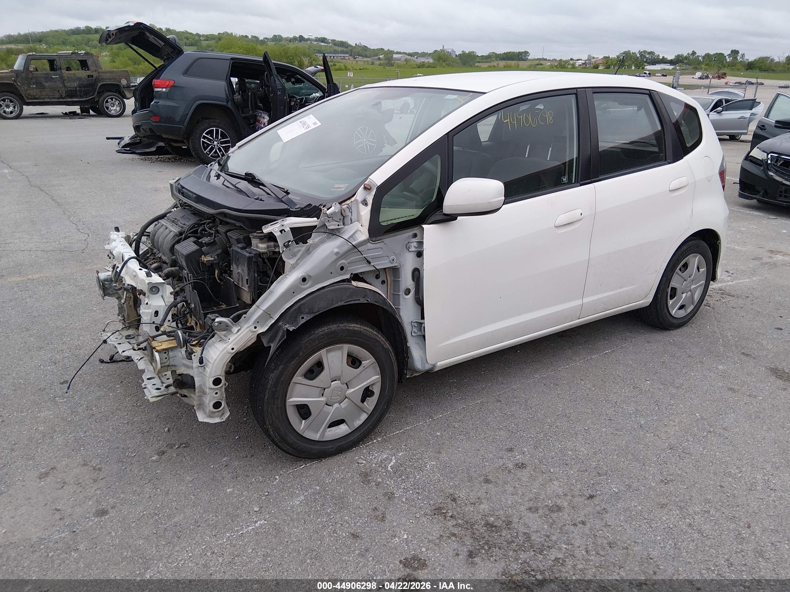 2013 Honda Fit   Белый vin: JHMGE8H35DC035519