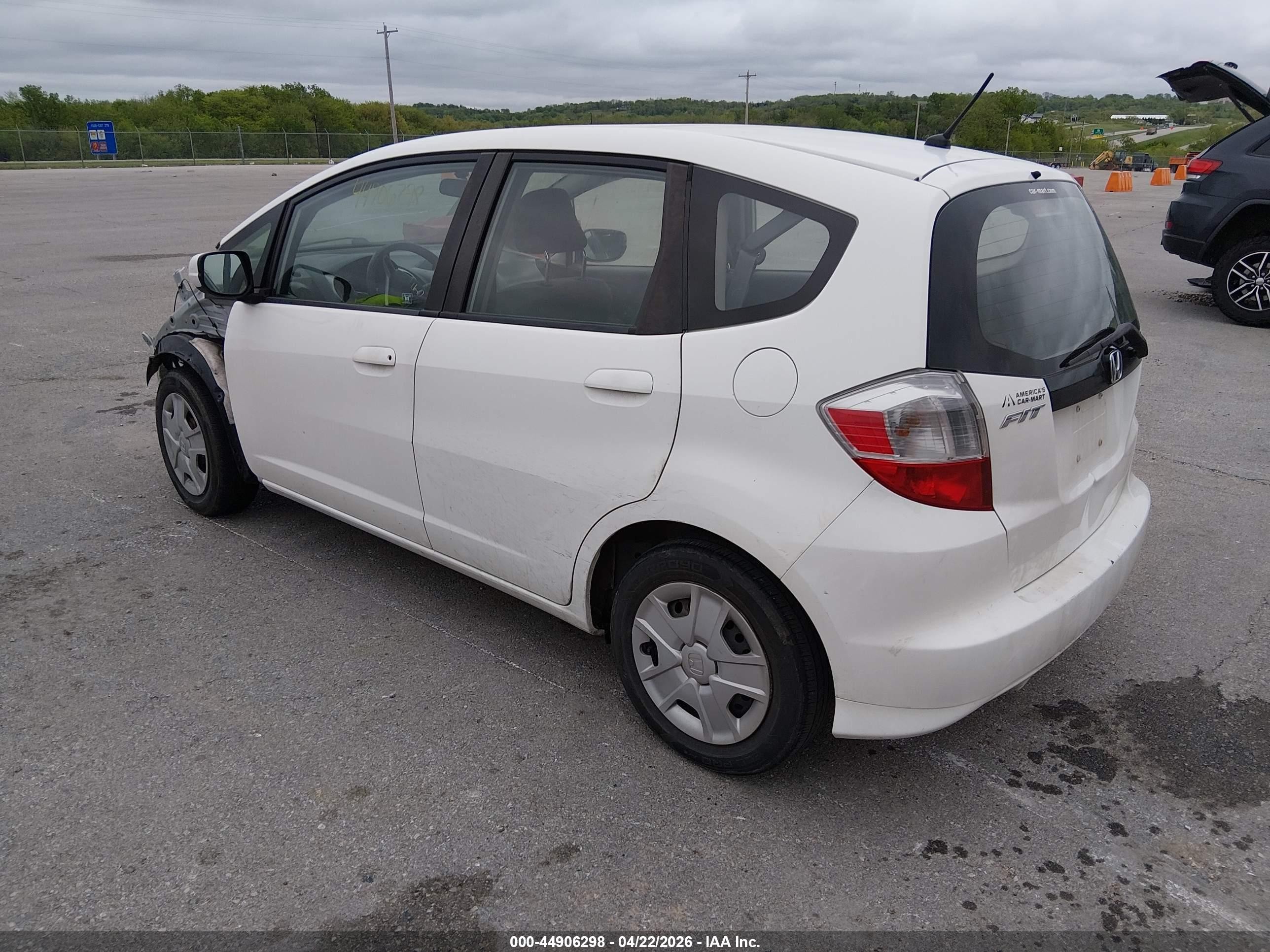 2013 Honda Fit   Белый vin: JHMGE8H35DC035519