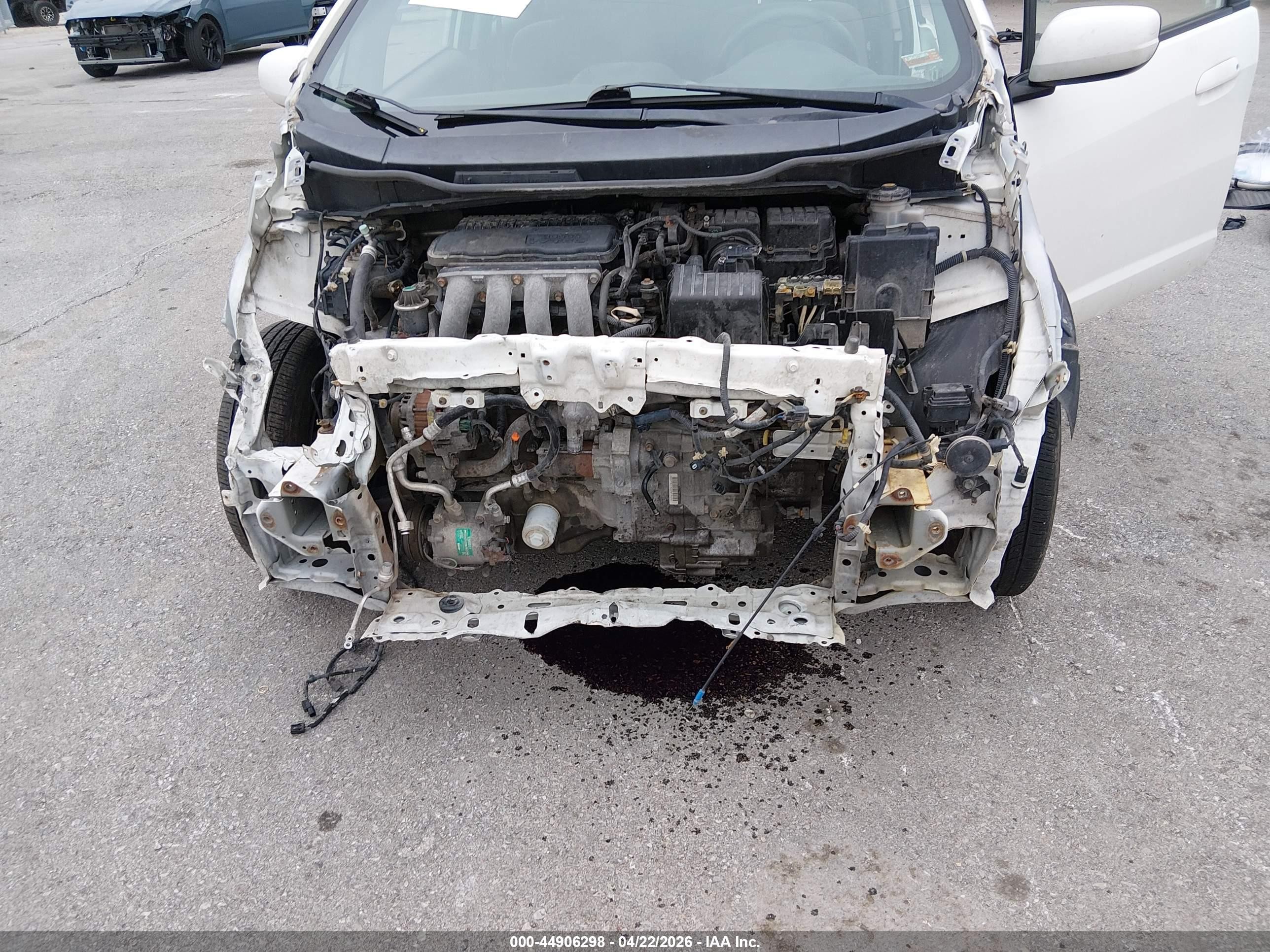 2013 Honda Fit   Белый vin: JHMGE8H35DC035519