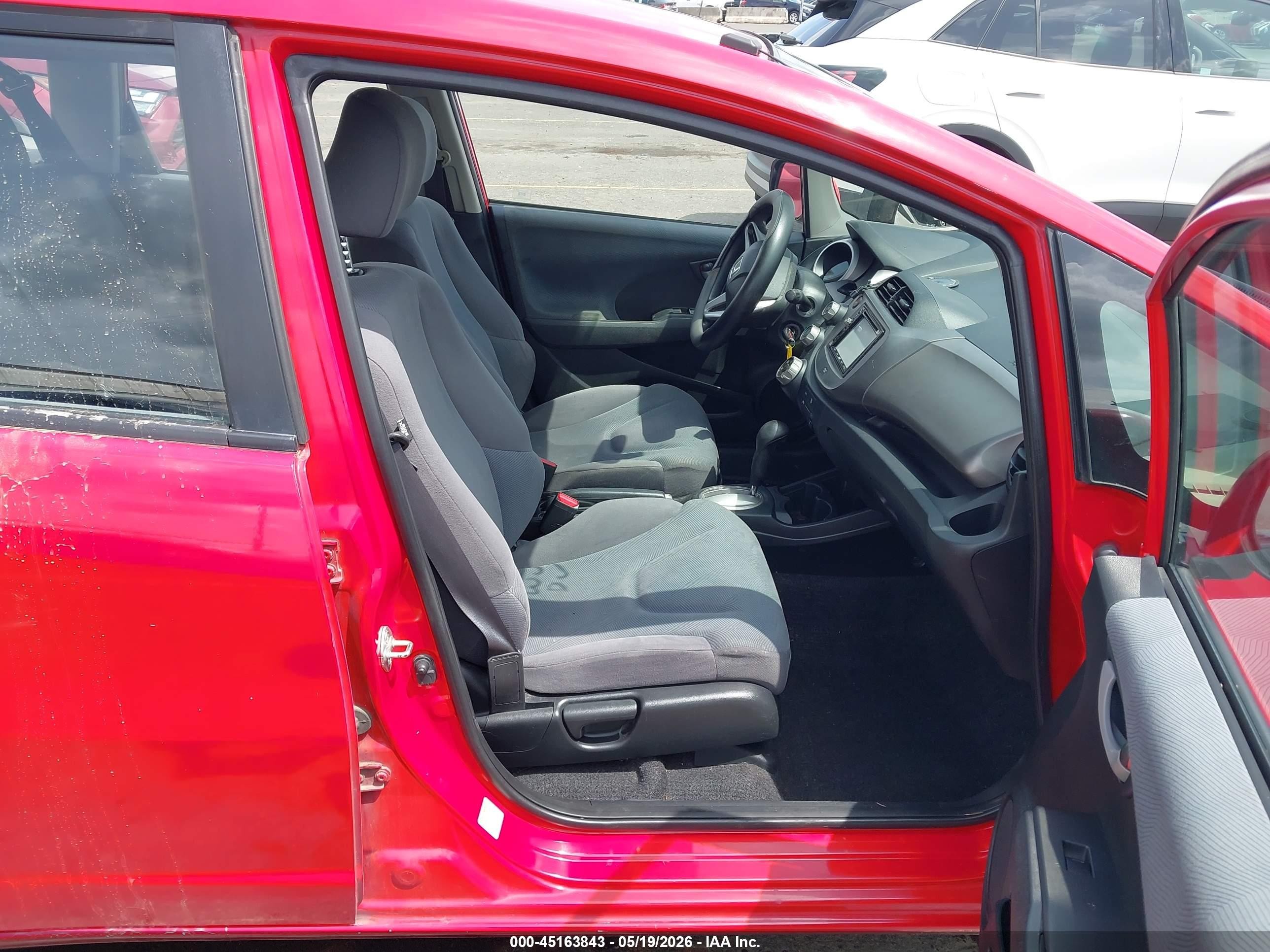 2013 Honda Fit   Red vin: JHMGE8H35DC038999