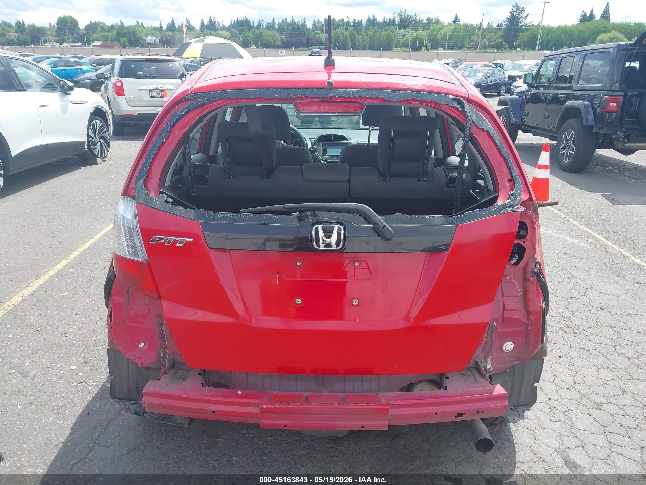 2013 Honda Fit   Red vin: JHMGE8H35DC038999