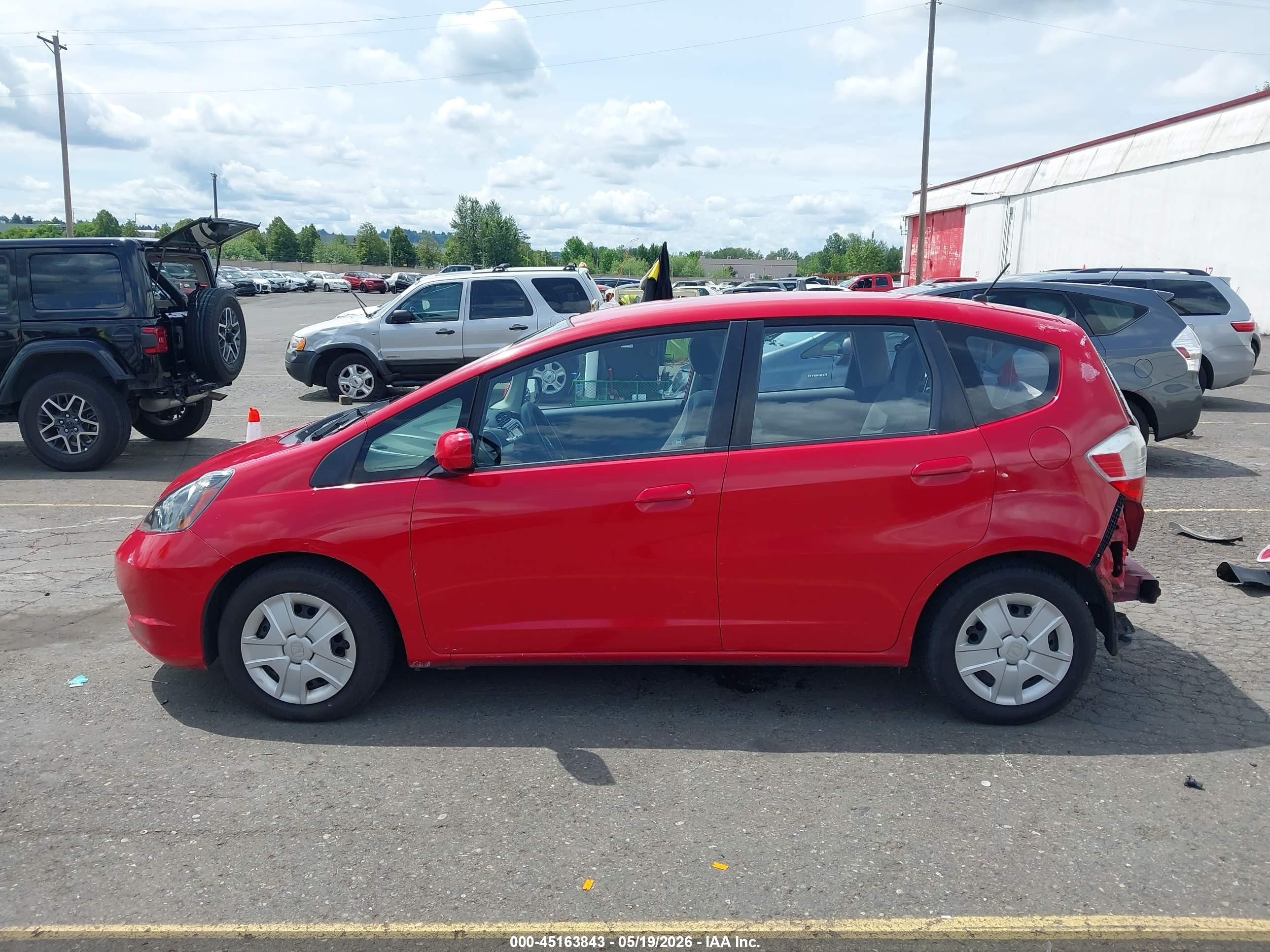 2013 Honda Fit   Red vin: JHMGE8H35DC038999