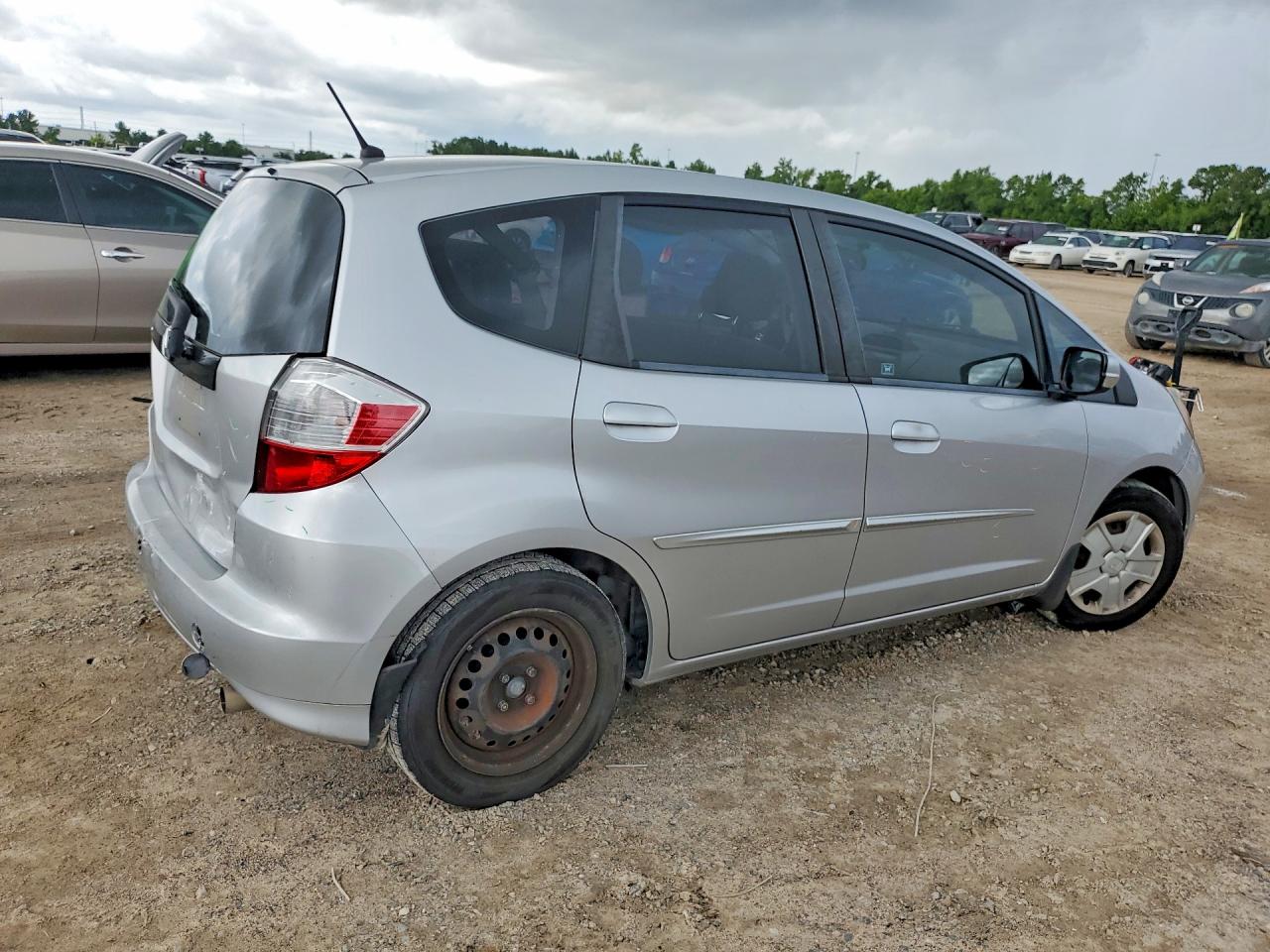 2013 Honda Fit Silver vin: JHMGE8H35DC041160