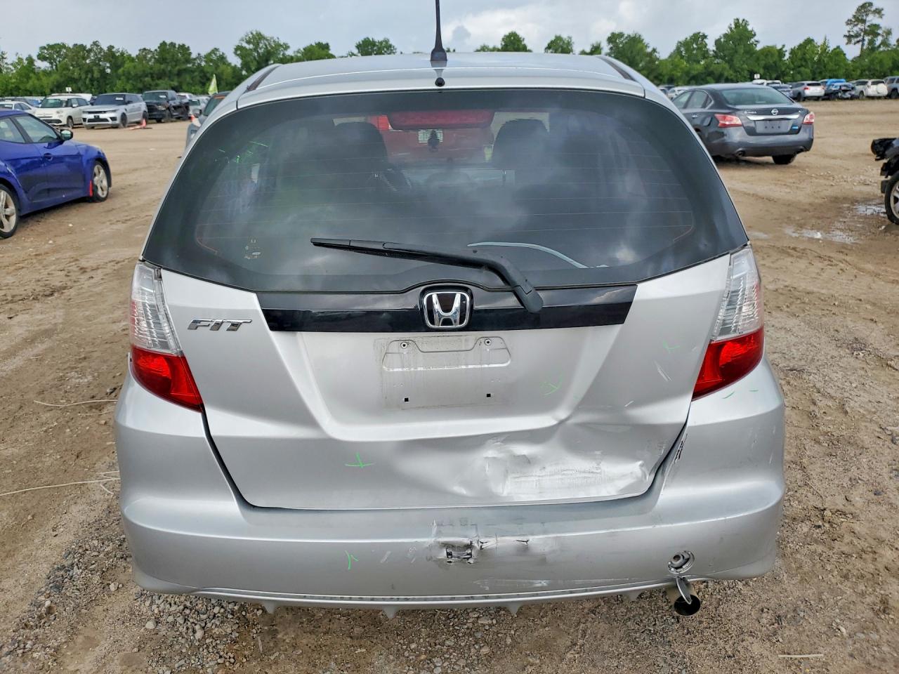 2013 Honda Fit Silver vin: JHMGE8H35DC041160