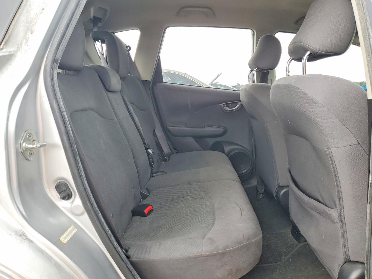 2013 Honda Fit Silver vin: JHMGE8H35DC041160