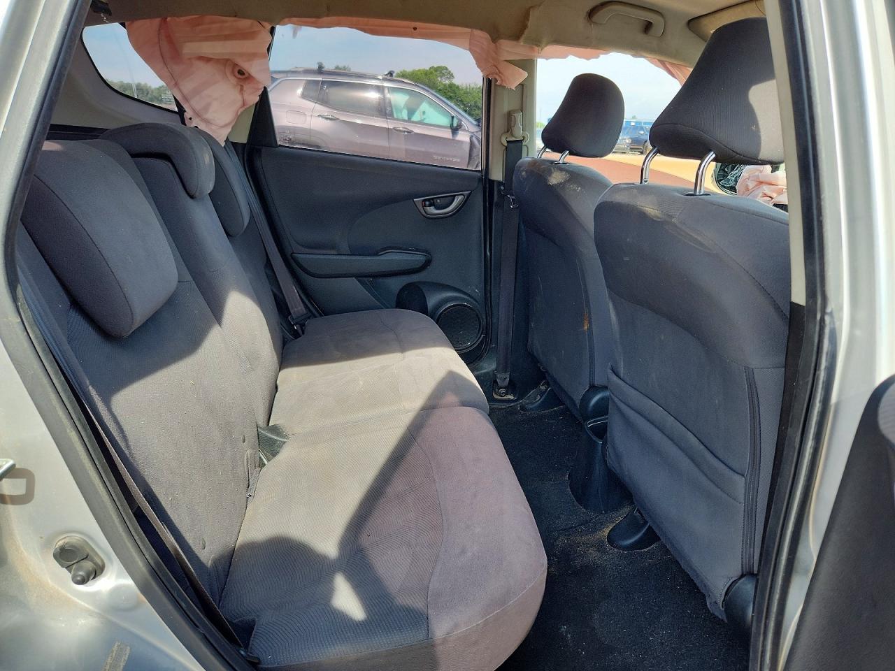 2013 Honda Fit Silver vin: JHMGE8H35DC073185