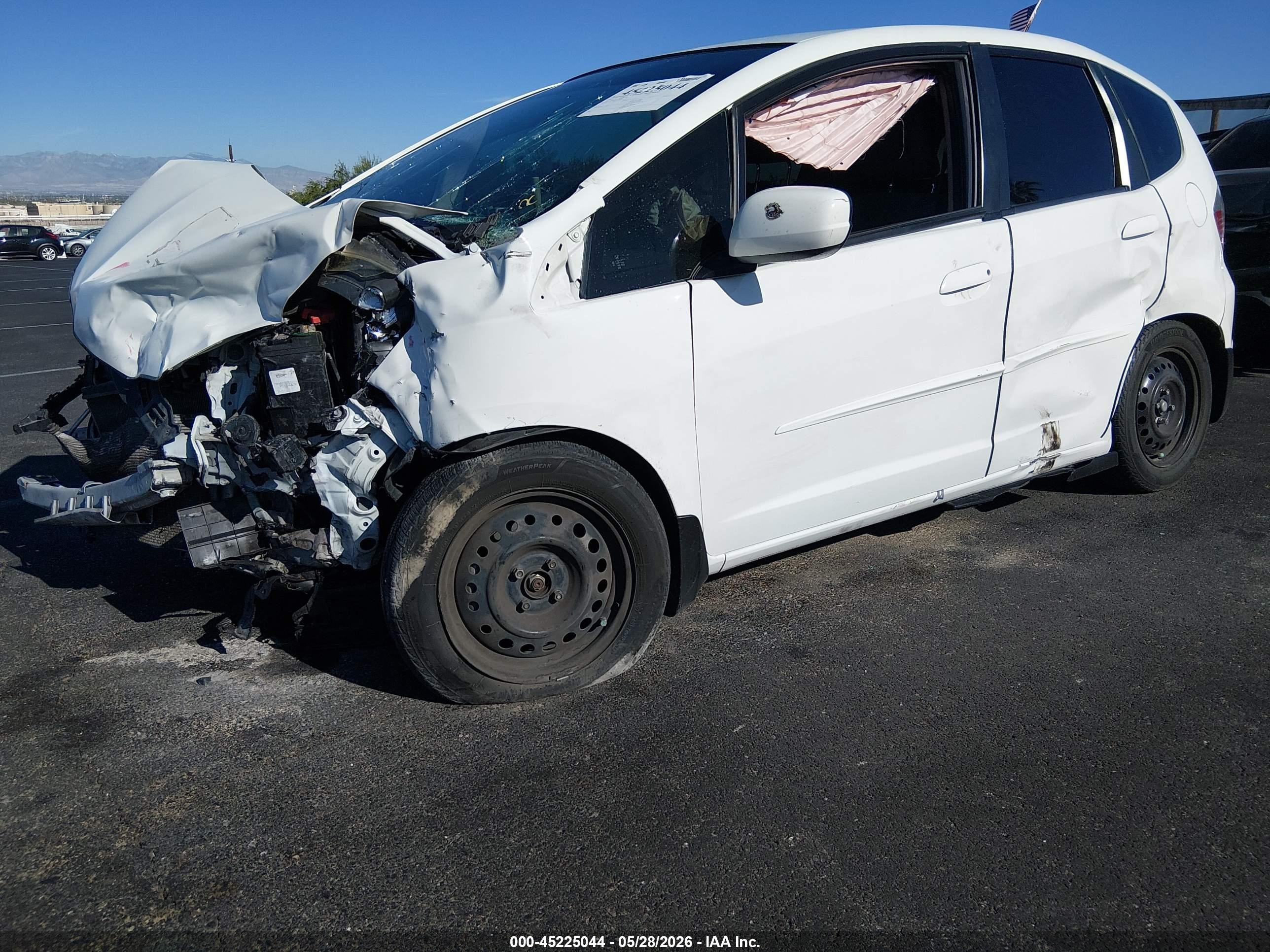 2013 Honda Fit   White vin: JHMGE8H35DC073770