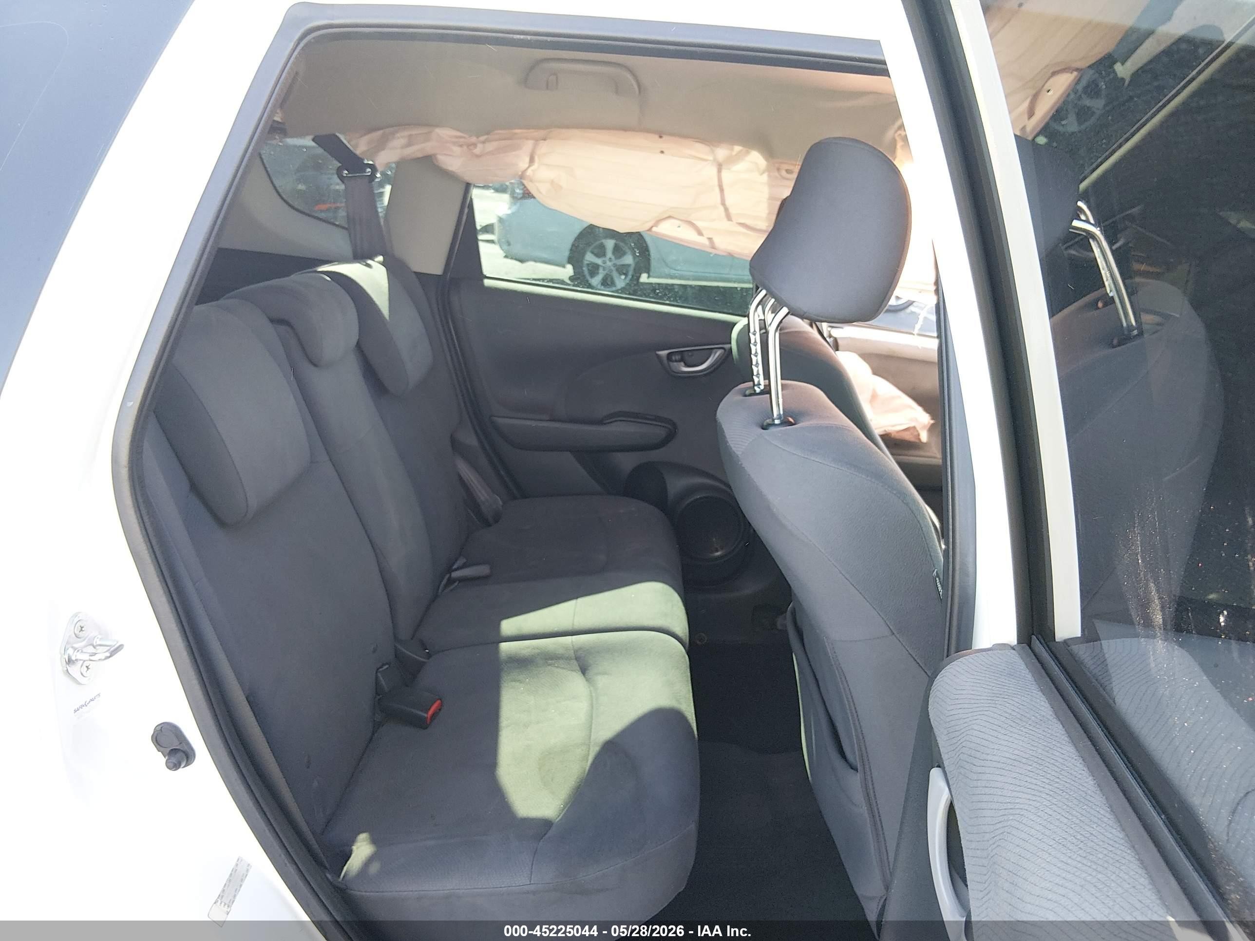 2013 Honda Fit   White vin: JHMGE8H35DC073770