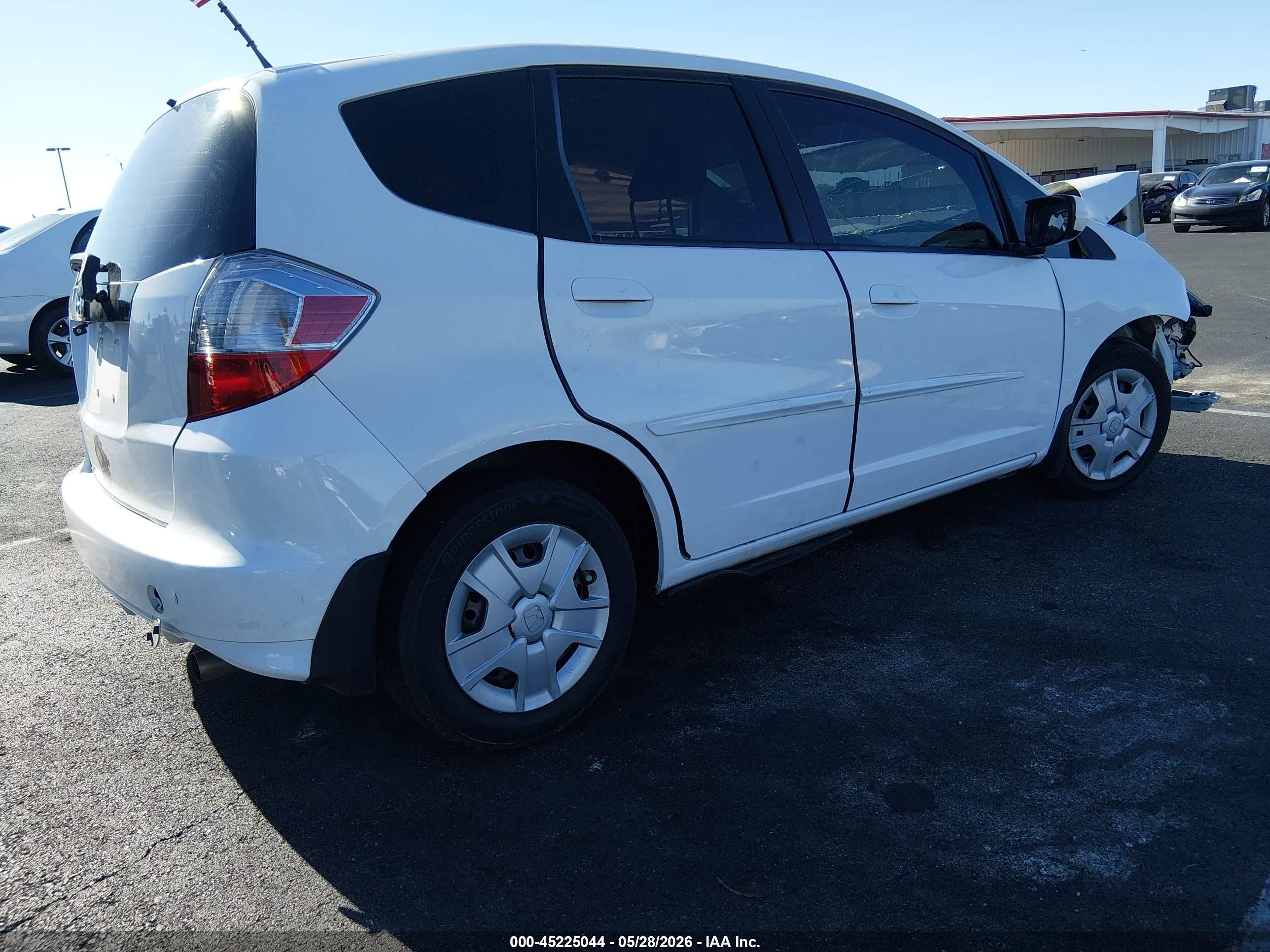 2013 Honda Fit   White vin: JHMGE8H35DC073770