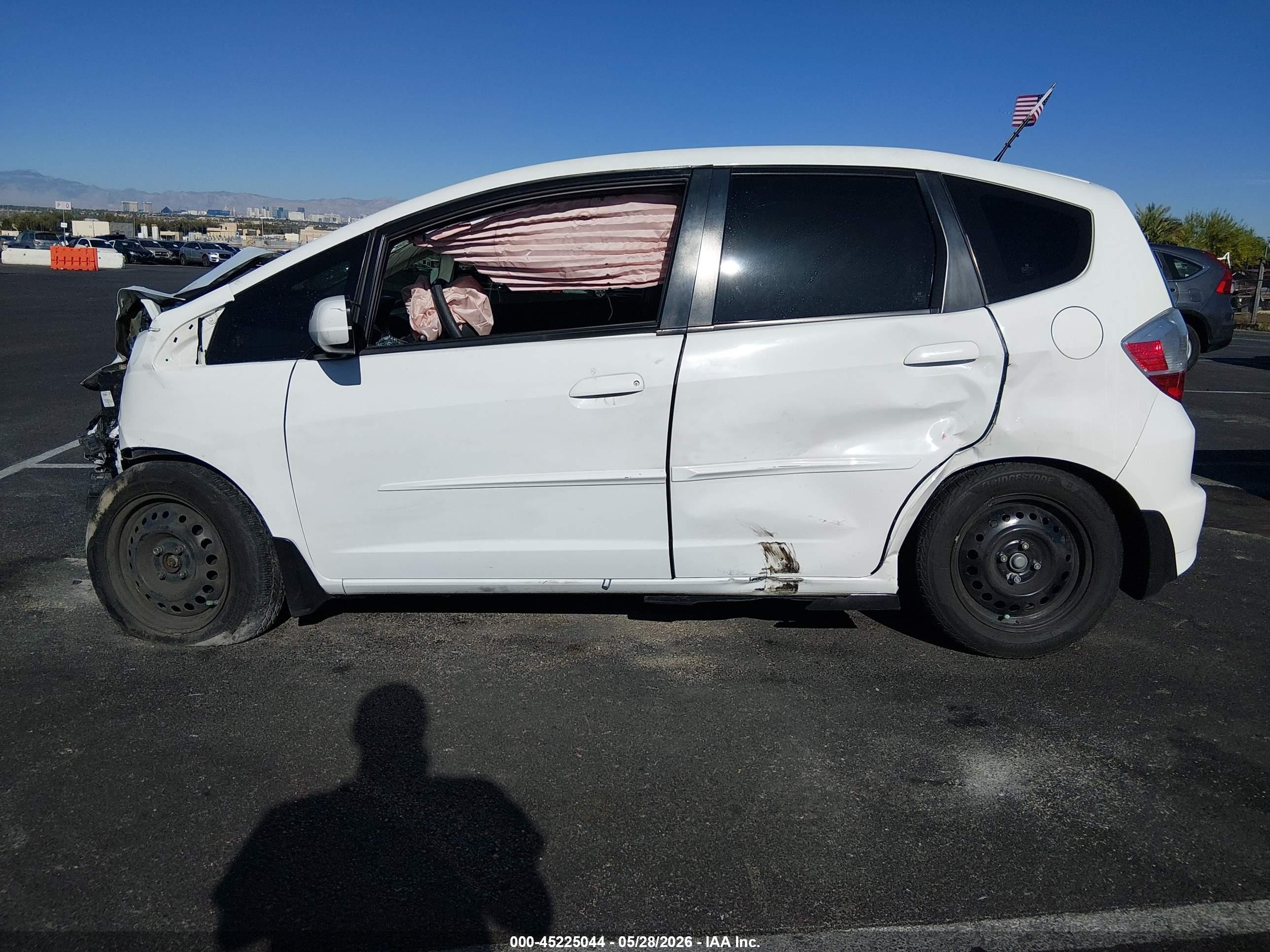 2013 Honda Fit   White vin: JHMGE8H35DC073770
