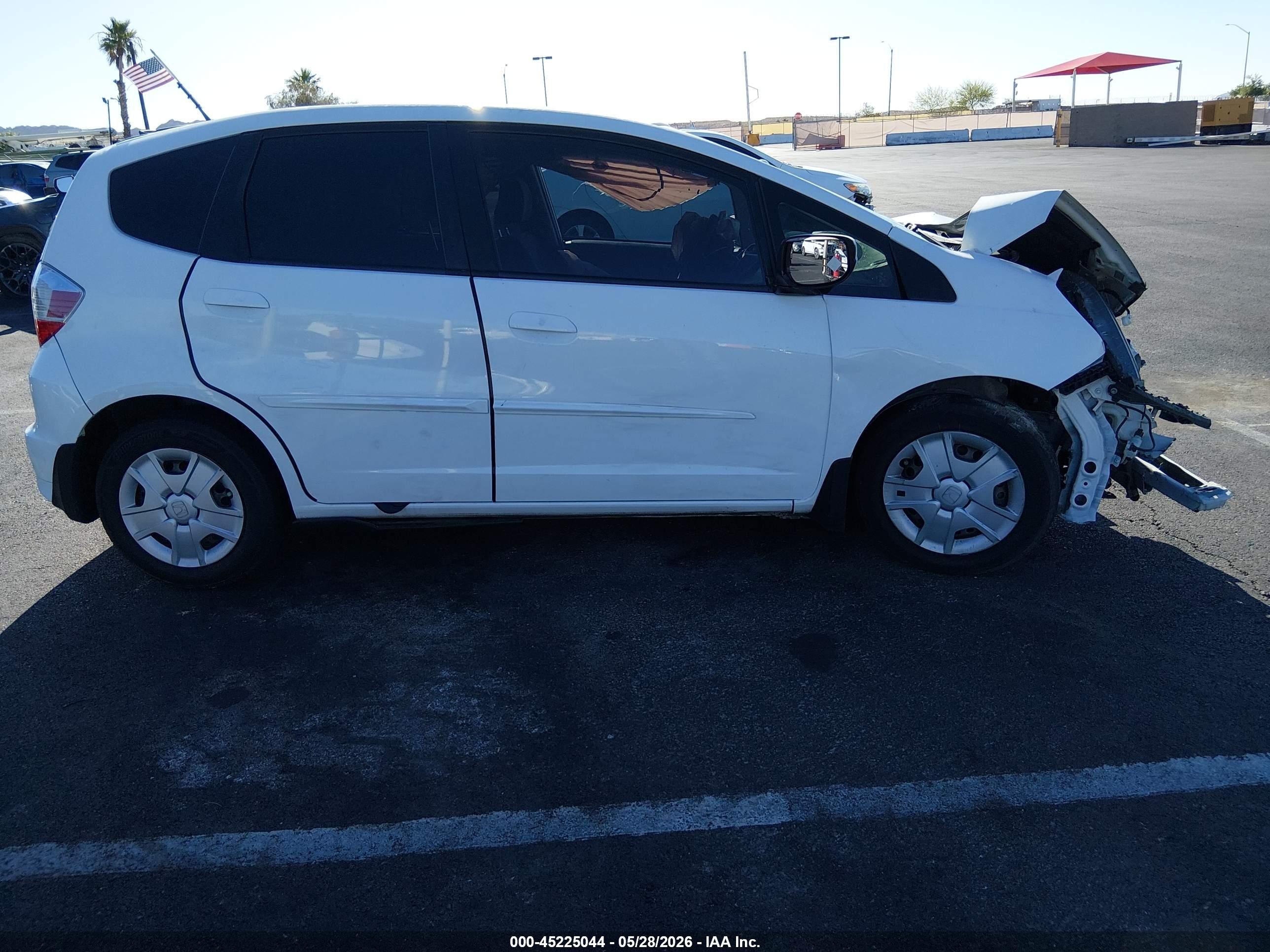 2013 Honda Fit   White vin: JHMGE8H35DC073770