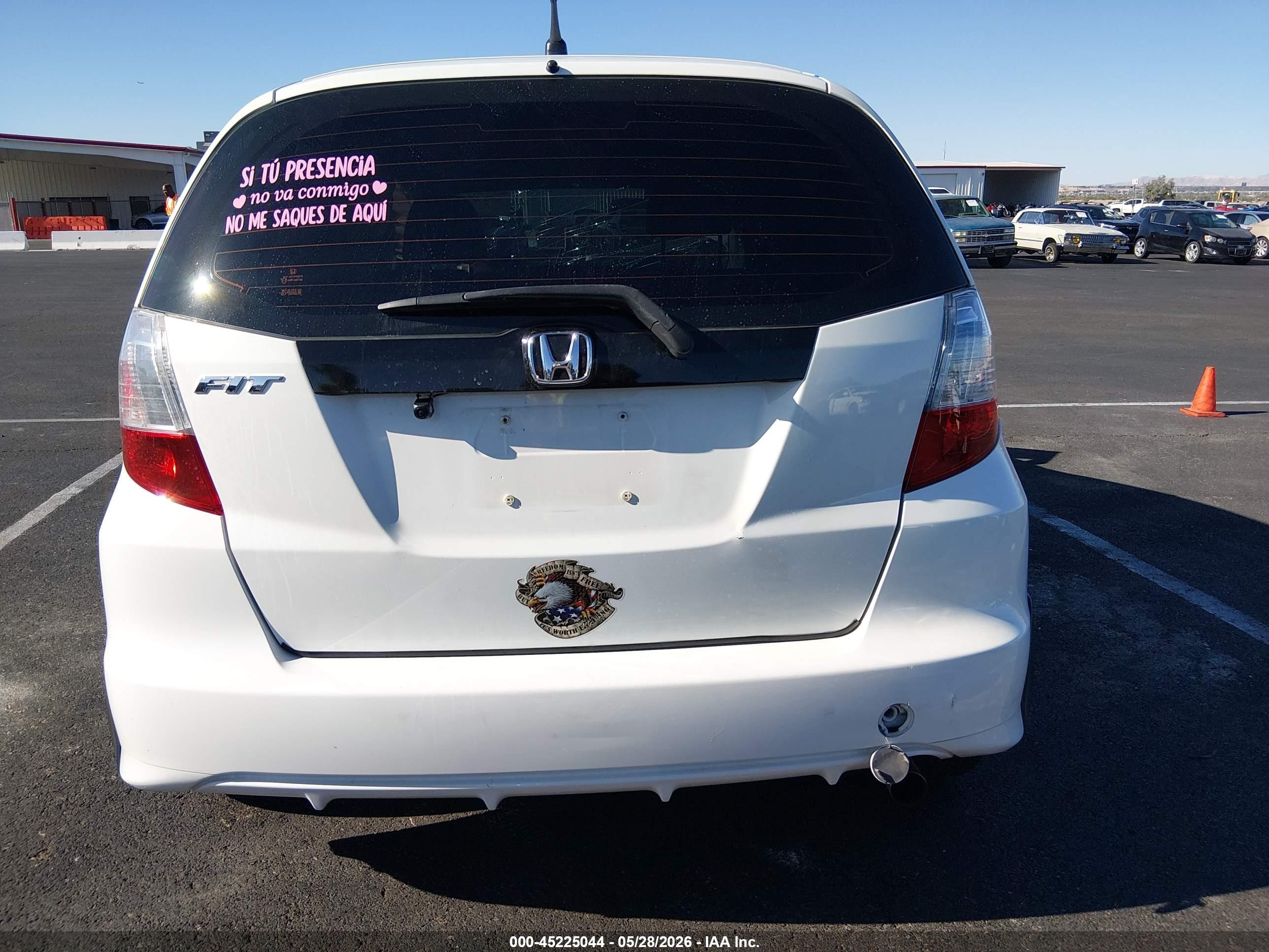 2013 Honda Fit   White vin: JHMGE8H35DC073770