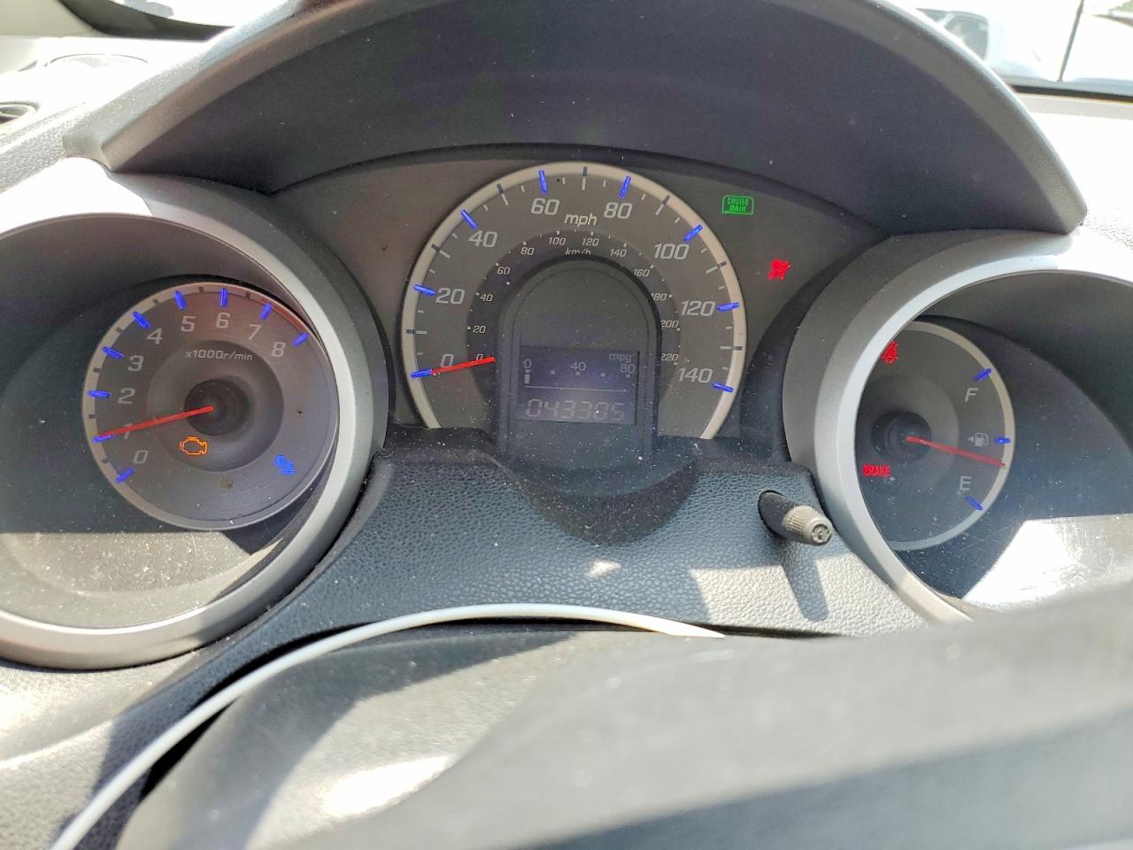 2013 Honda Fit Silver vin: JHMGE8H35DC080895