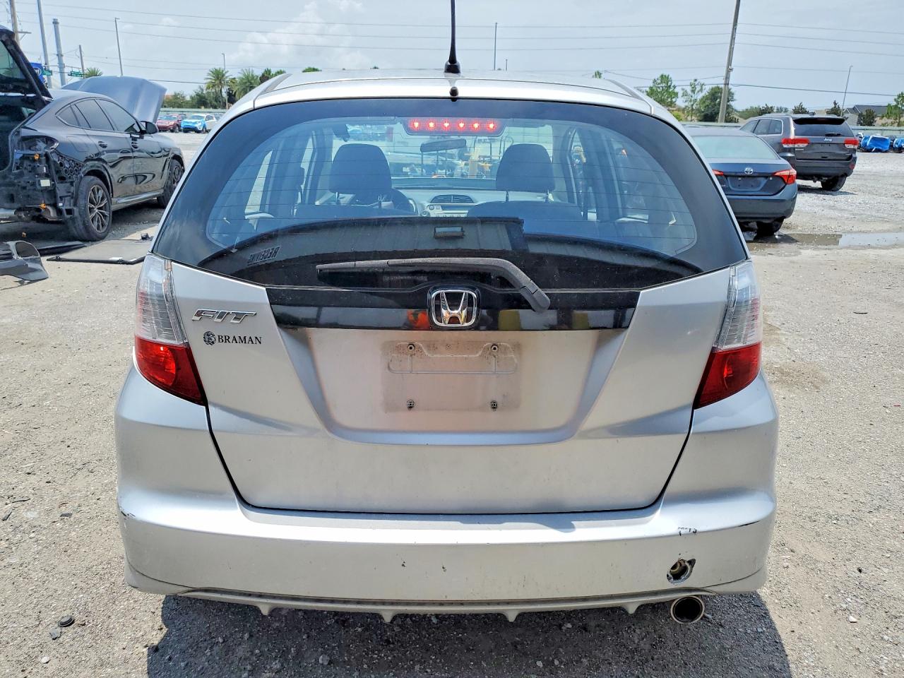 2013 Honda Fit Silver vin: JHMGE8H35DC080895