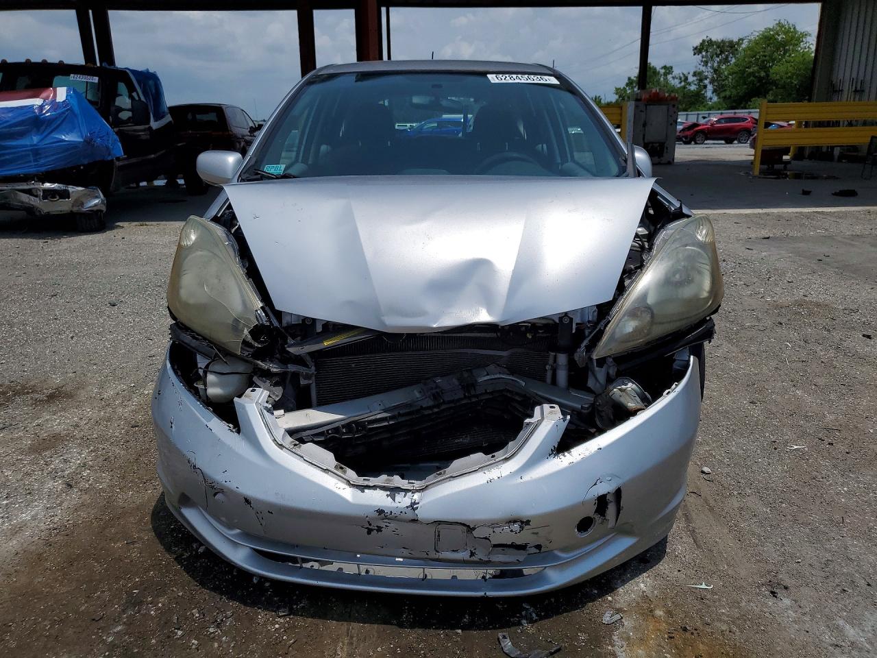 2013 Honda Fit Silver vin: JHMGE8H35DC080895