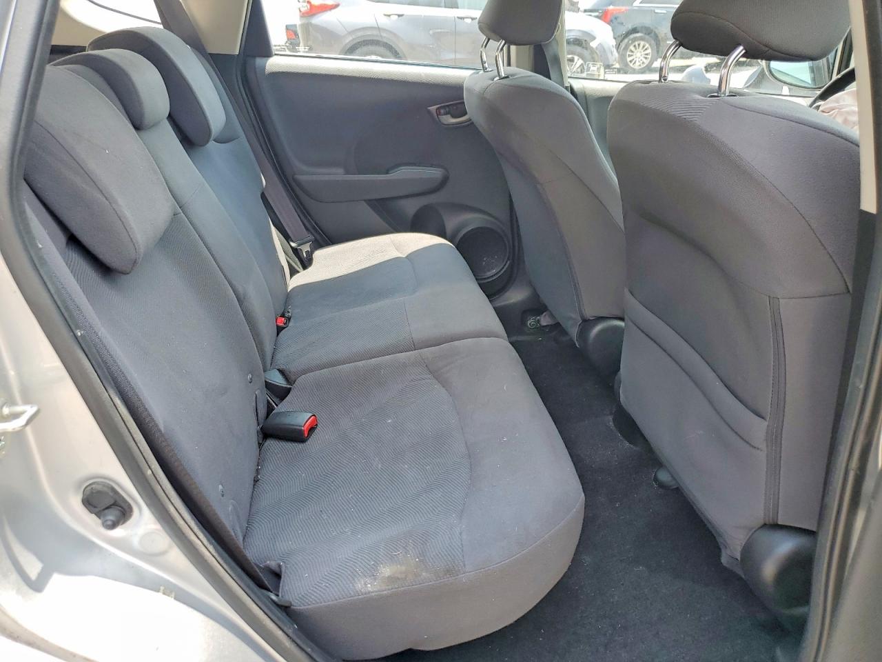 2013 Honda Fit Silver vin: JHMGE8H35DC080895
