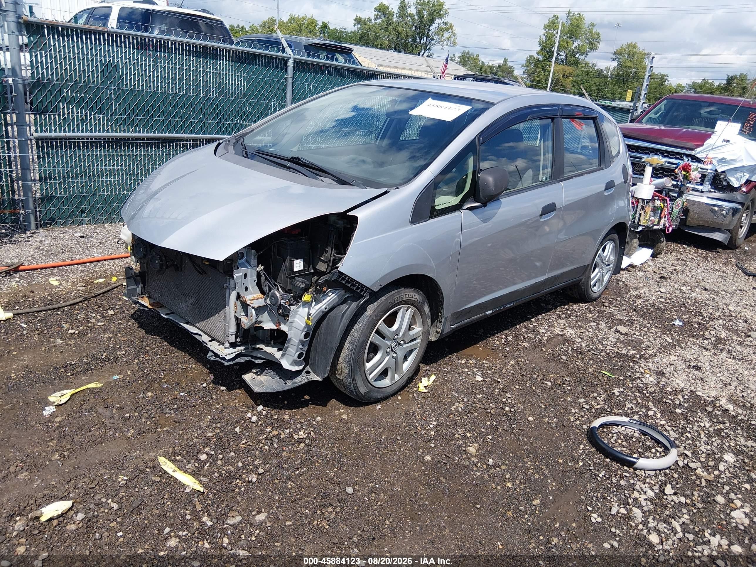 2013 Honda Fit   Серебряный vin: JHMGE8H35DC083179