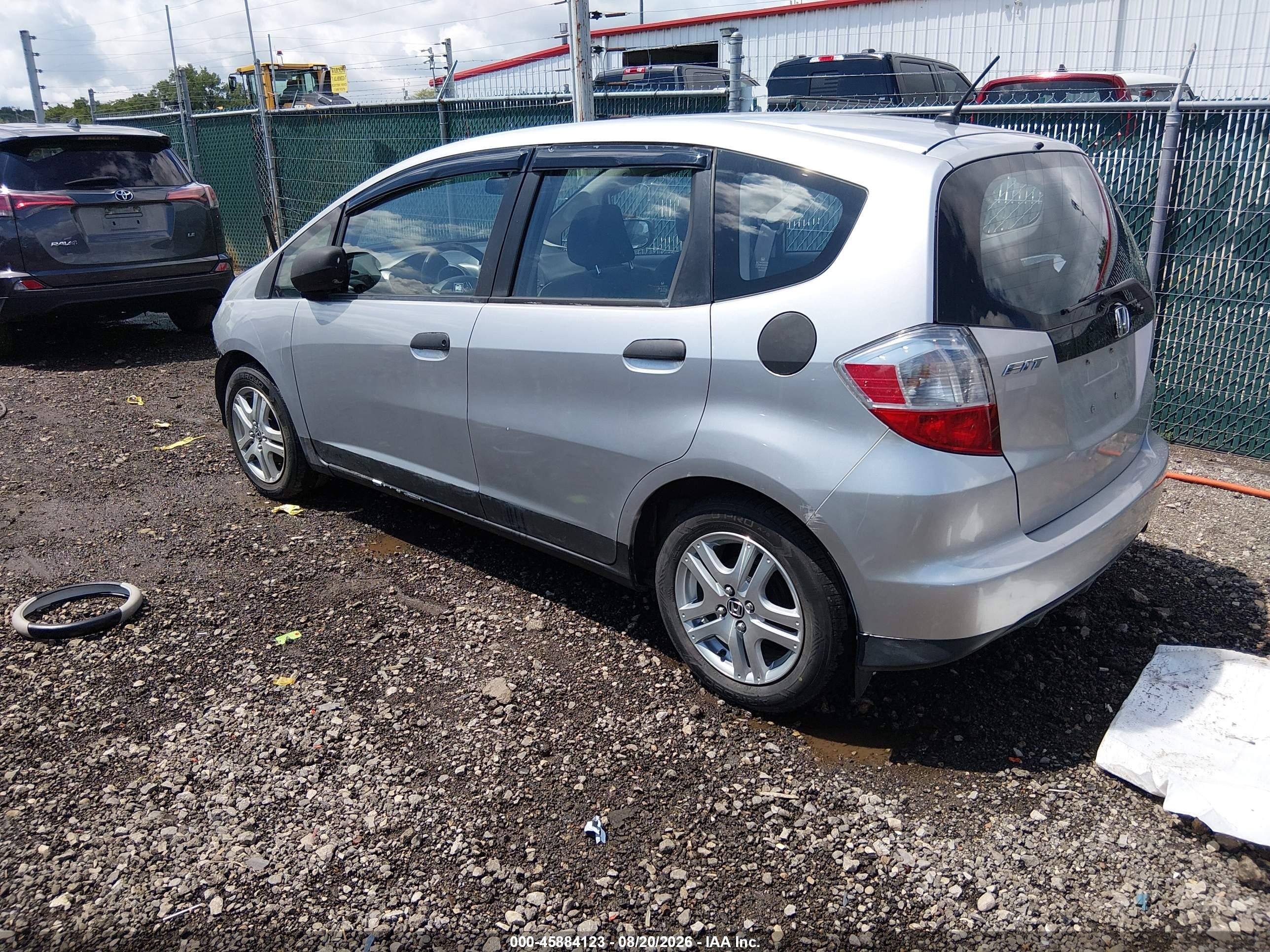 2013 Honda Fit   Серебряный vin: JHMGE8H35DC083179