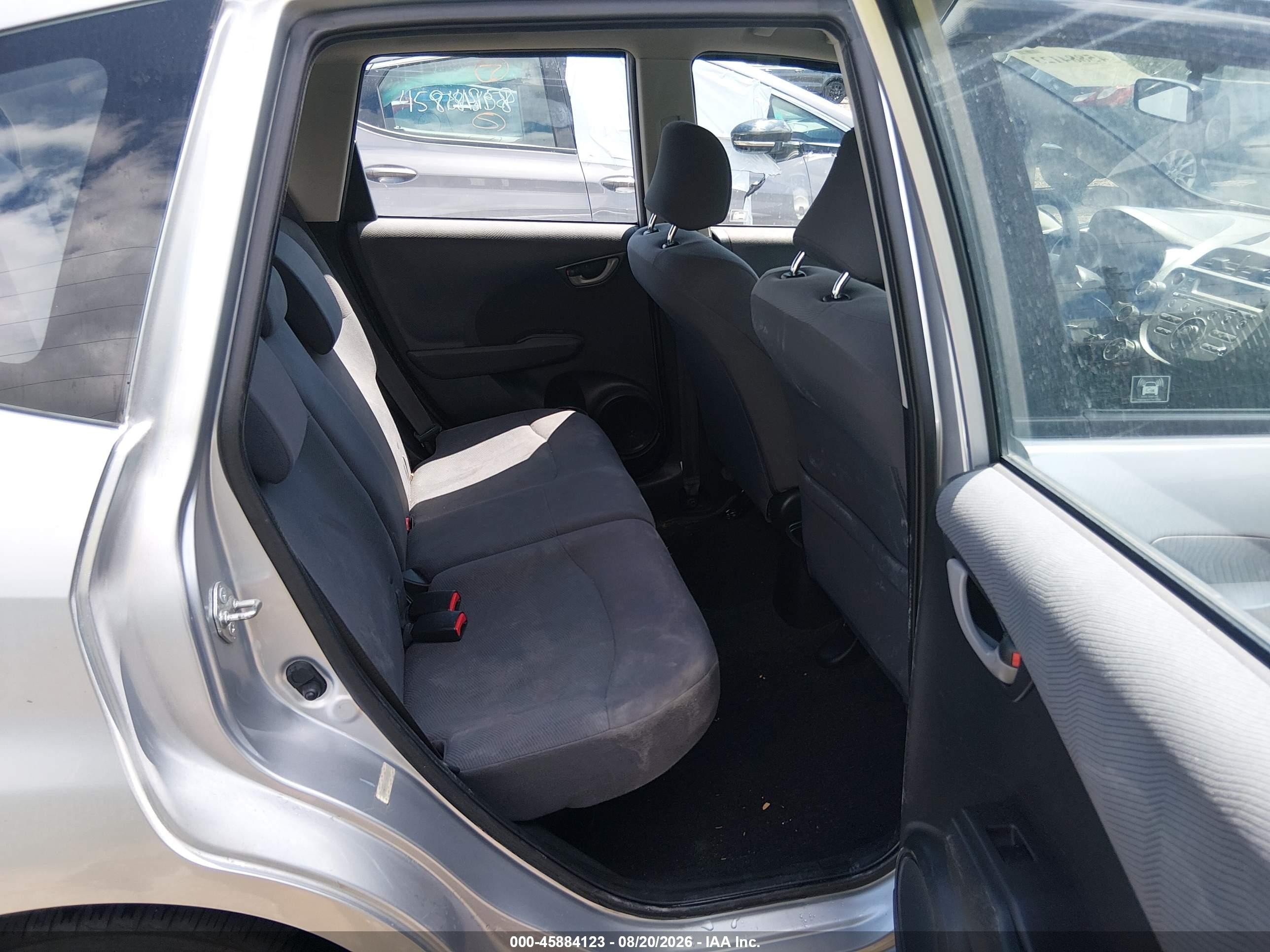 2013 Honda Fit   Серебряный vin: JHMGE8H35DC083179