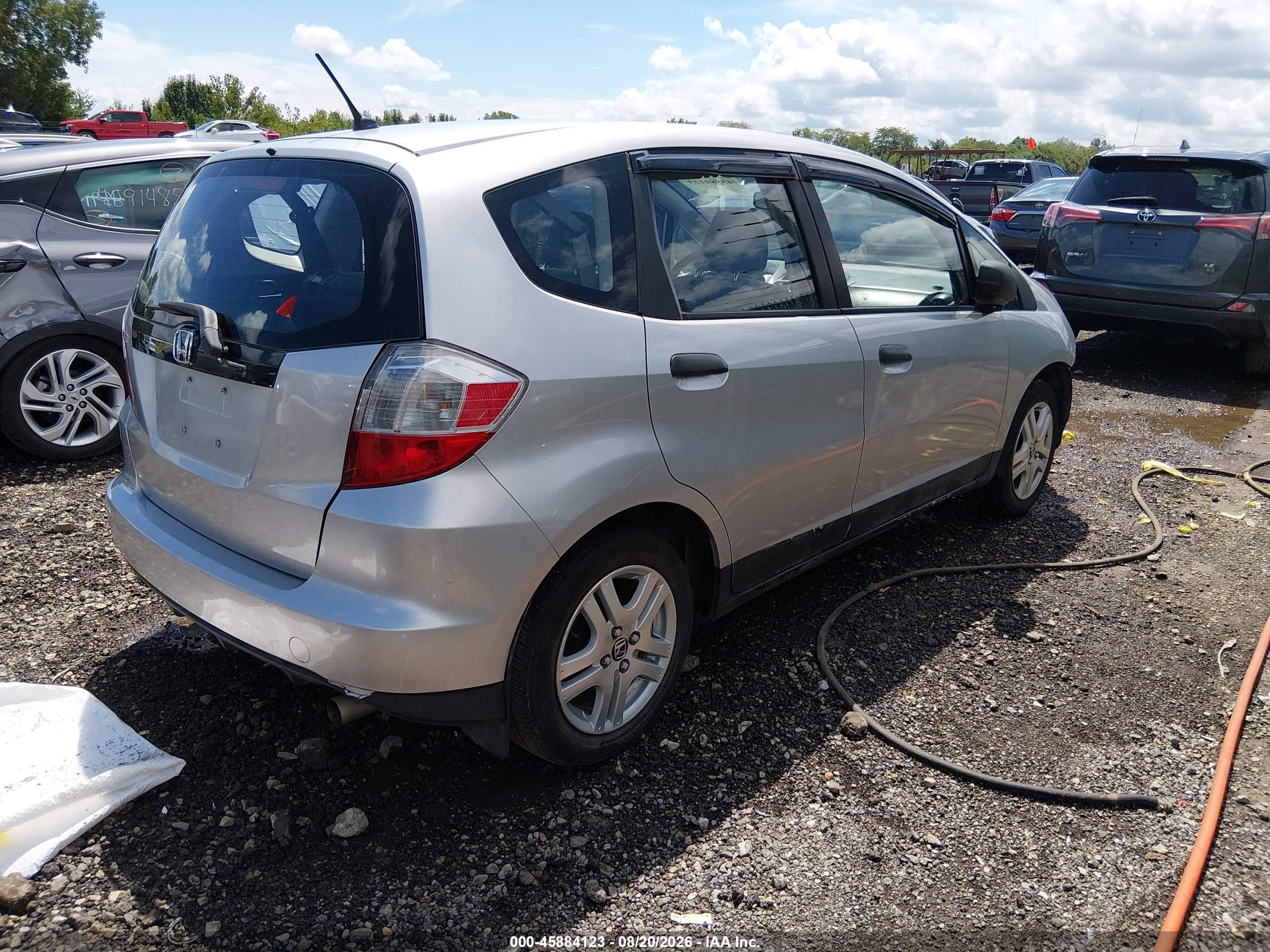 2013 Honda Fit   Серебряный vin: JHMGE8H35DC083179