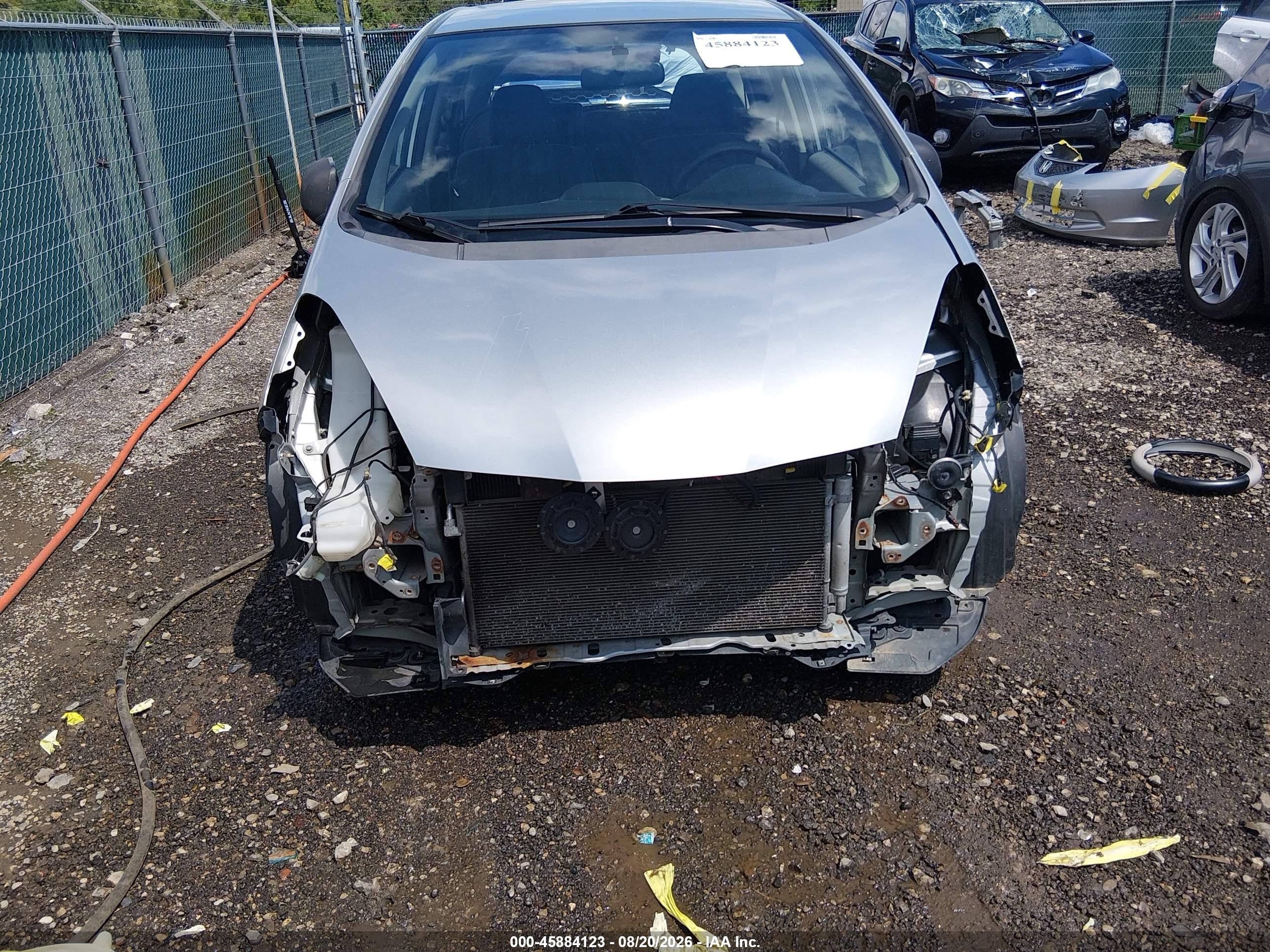 2013 Honda Fit   Серебряный vin: JHMGE8H35DC083179