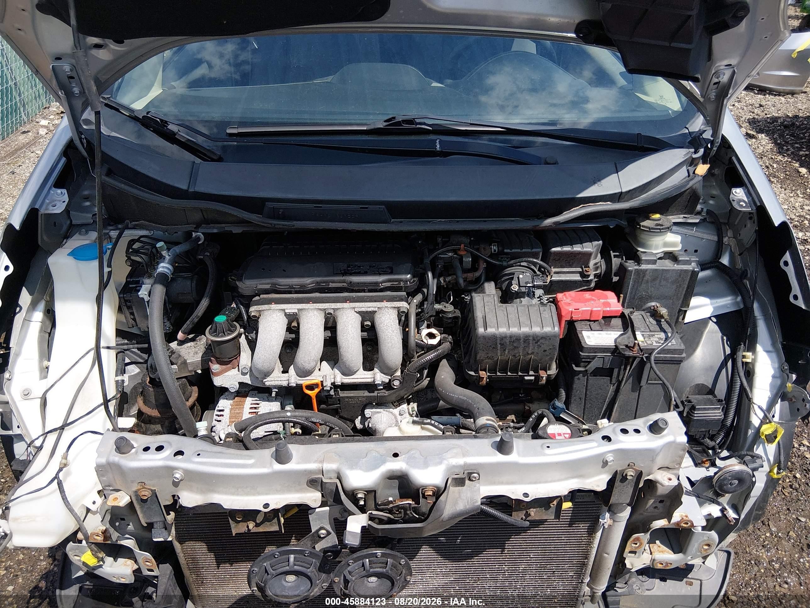 2013 Honda Fit   Серебряный vin: JHMGE8H35DC083179