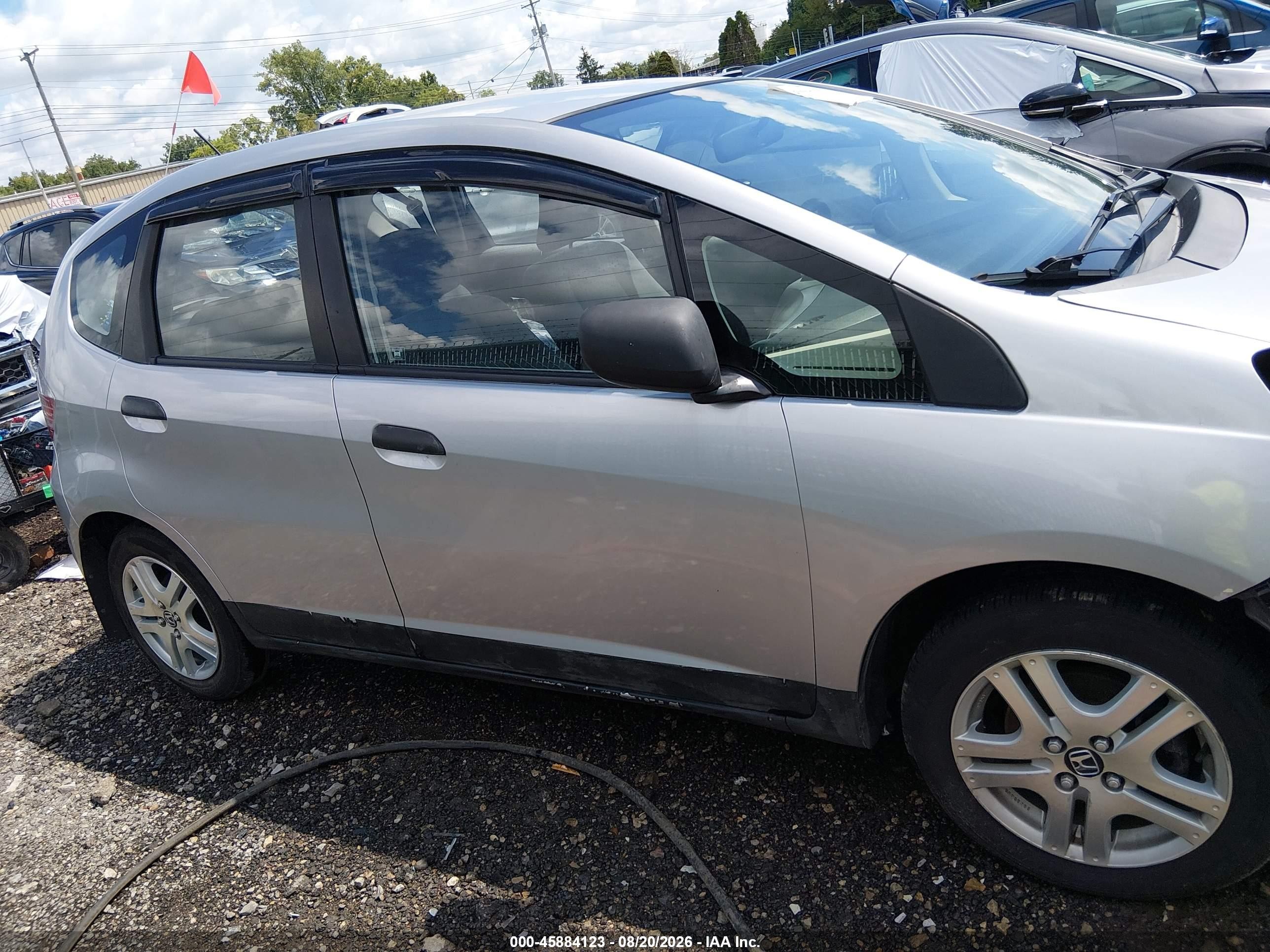 2013 Honda Fit   Серебряный vin: JHMGE8H35DC083179