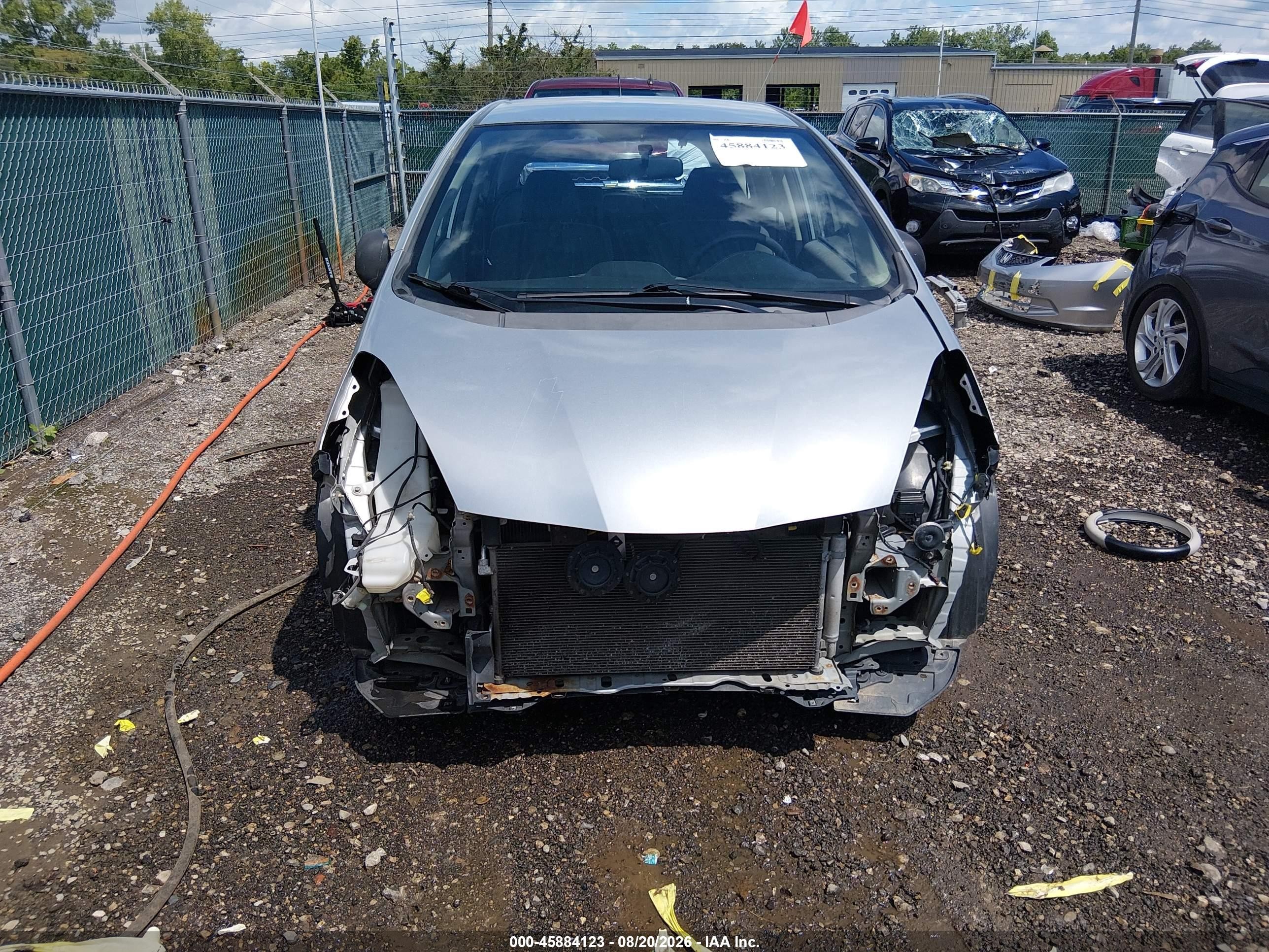 2013 Honda Fit   Серебряный vin: JHMGE8H35DC083179
