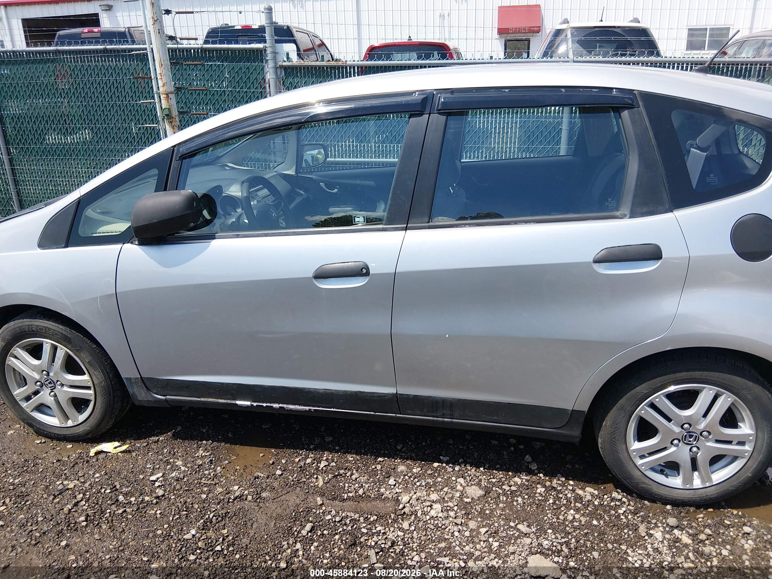 2013 Honda Fit   Серебряный vin: JHMGE8H35DC083179