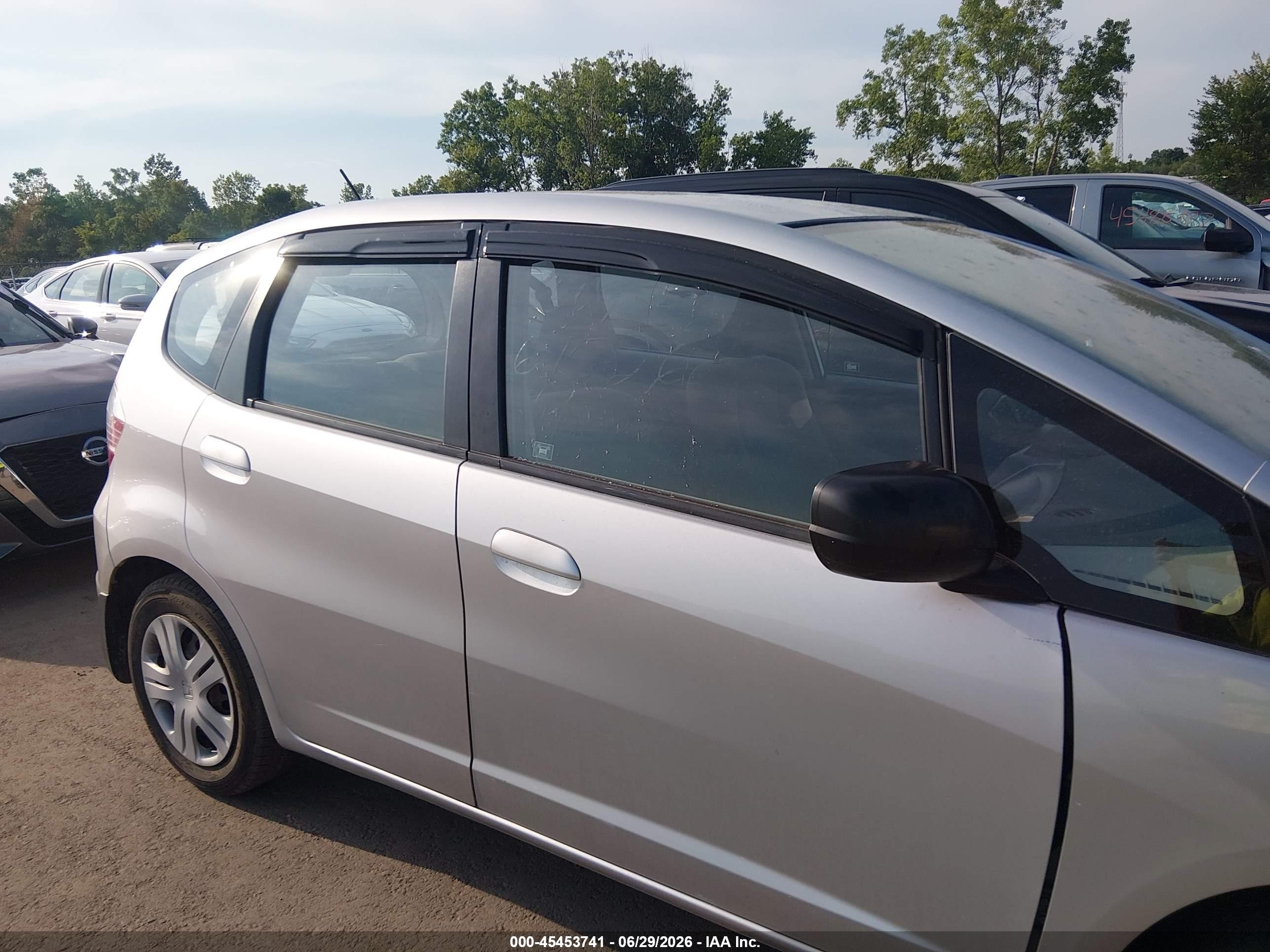 2011 Honda Fit   Silver vin: JHMGE8H36BC009055