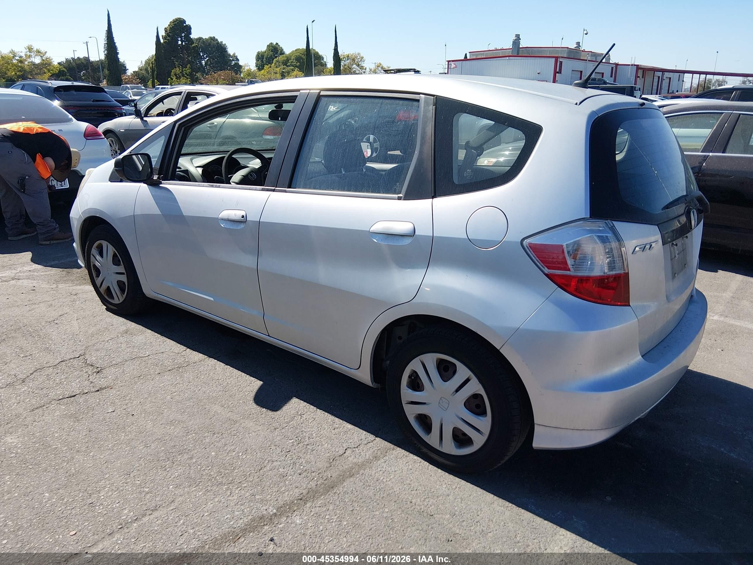 2011 Honda Fit   Серебряный vin: JHMGE8H36BC028592