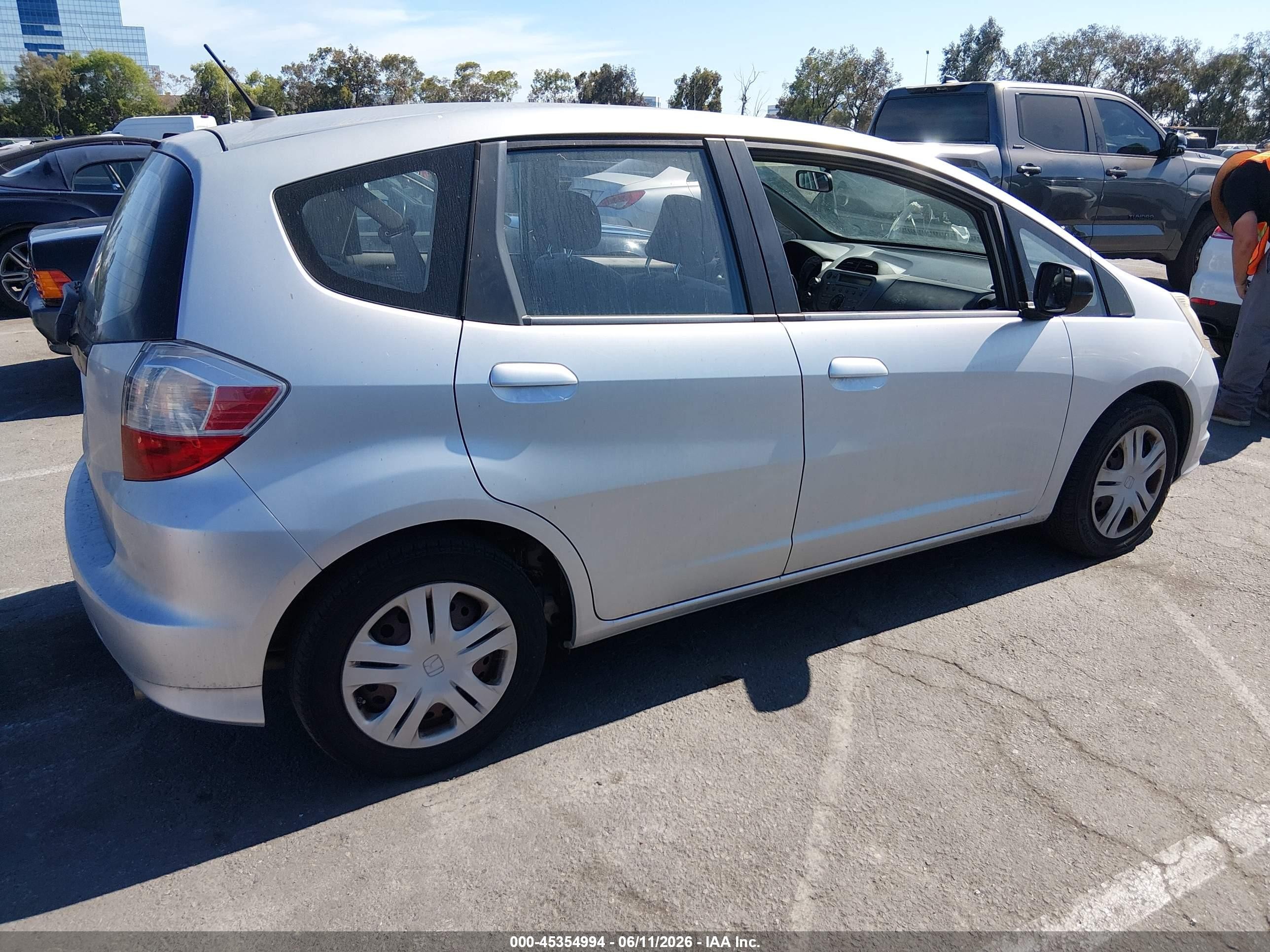 2011 Honda Fit   Серебряный vin: JHMGE8H36BC028592