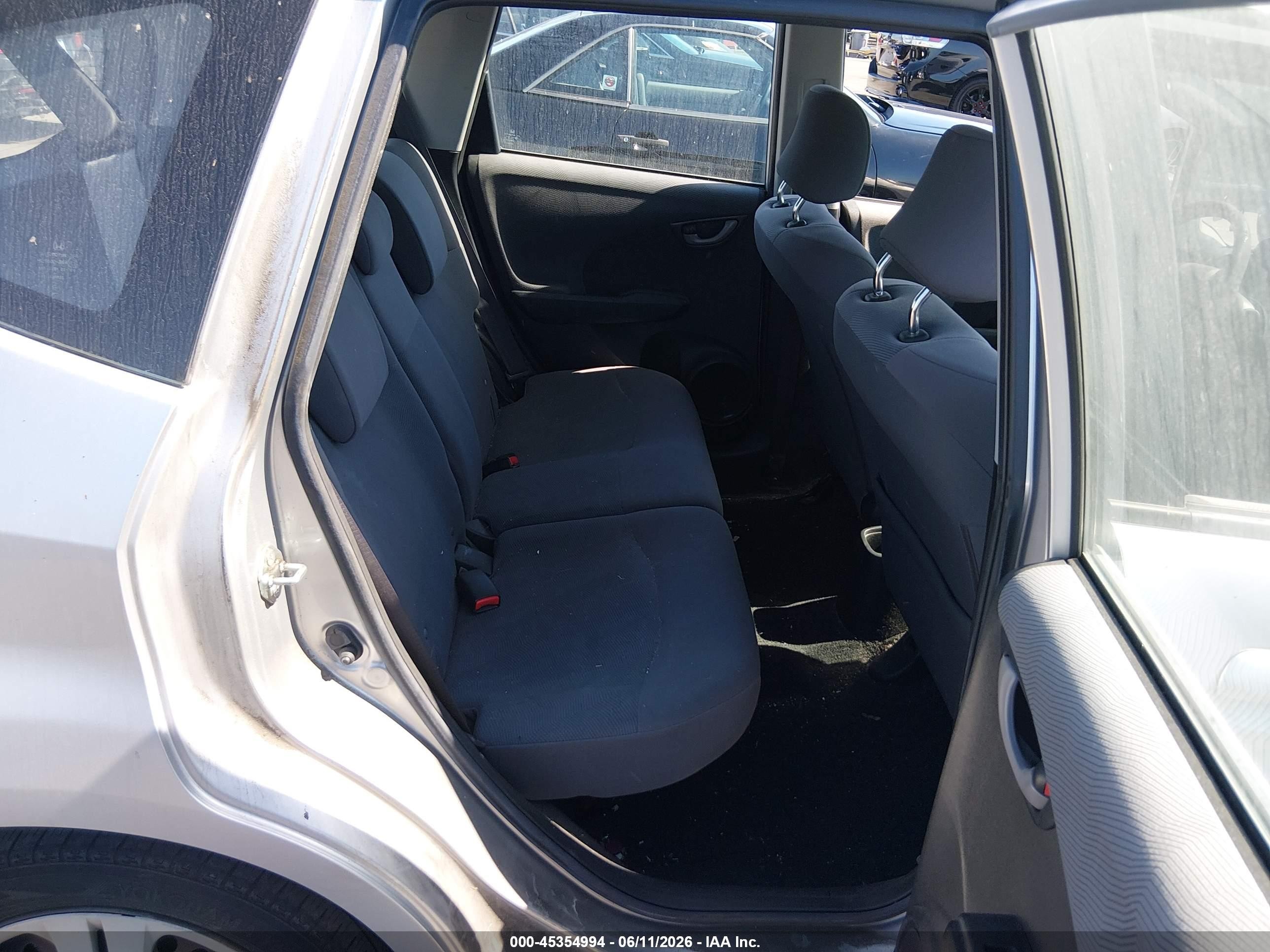 2011 Honda Fit   Серебряный vin: JHMGE8H36BC028592