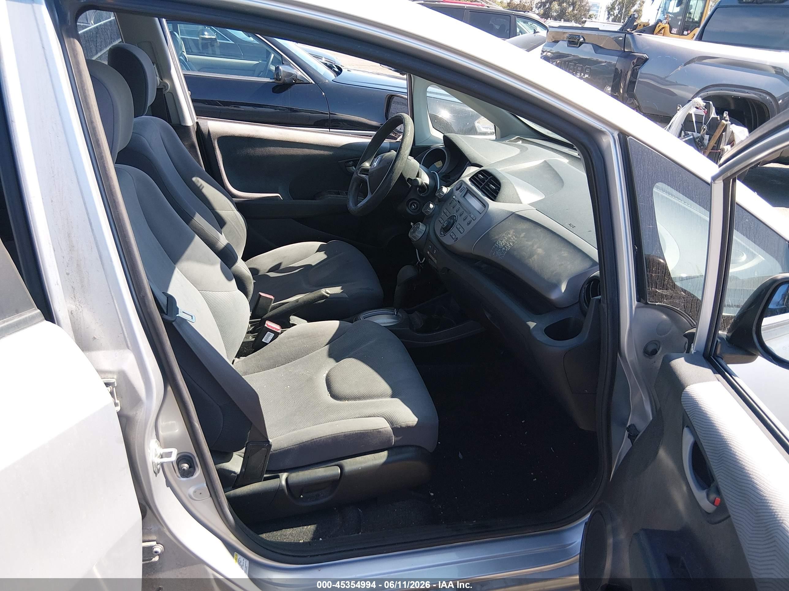 2011 Honda Fit   Серебряный vin: JHMGE8H36BC028592
