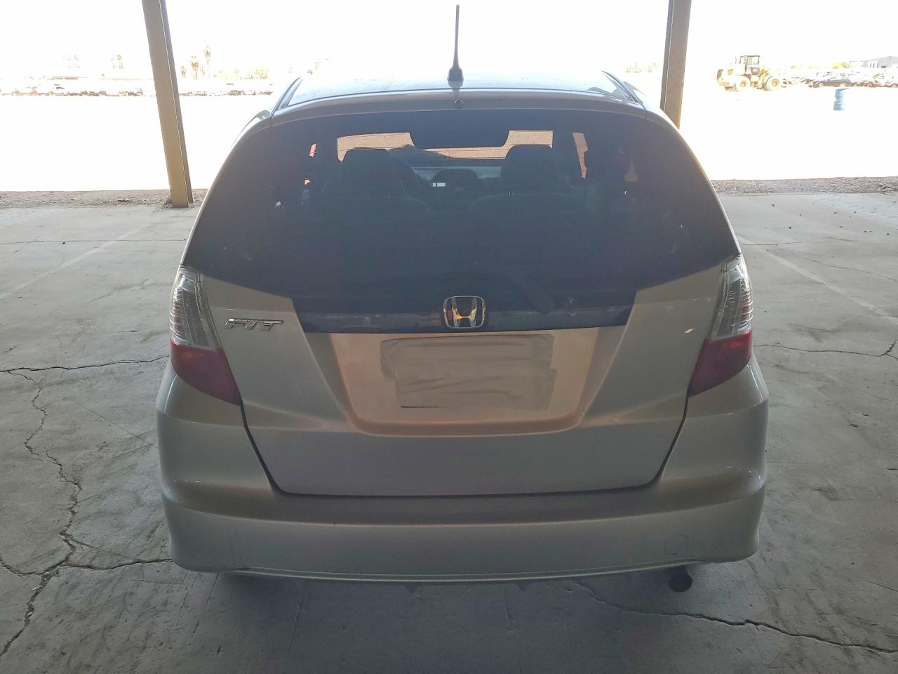 2011 Honda Fit Silver vin: JHMGE8H36BS008106