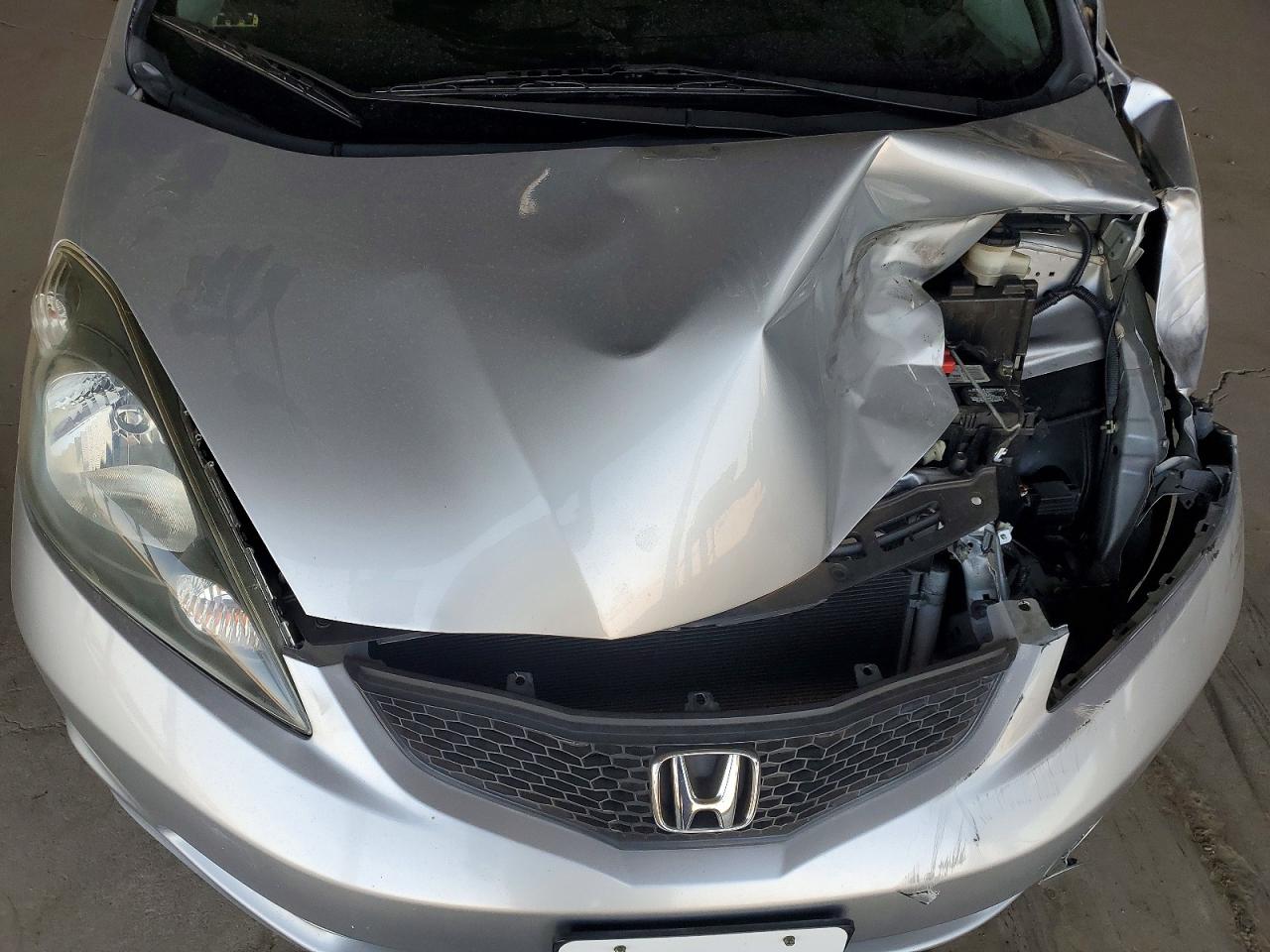 2011 Honda Fit Silver vin: JHMGE8H36BS008106