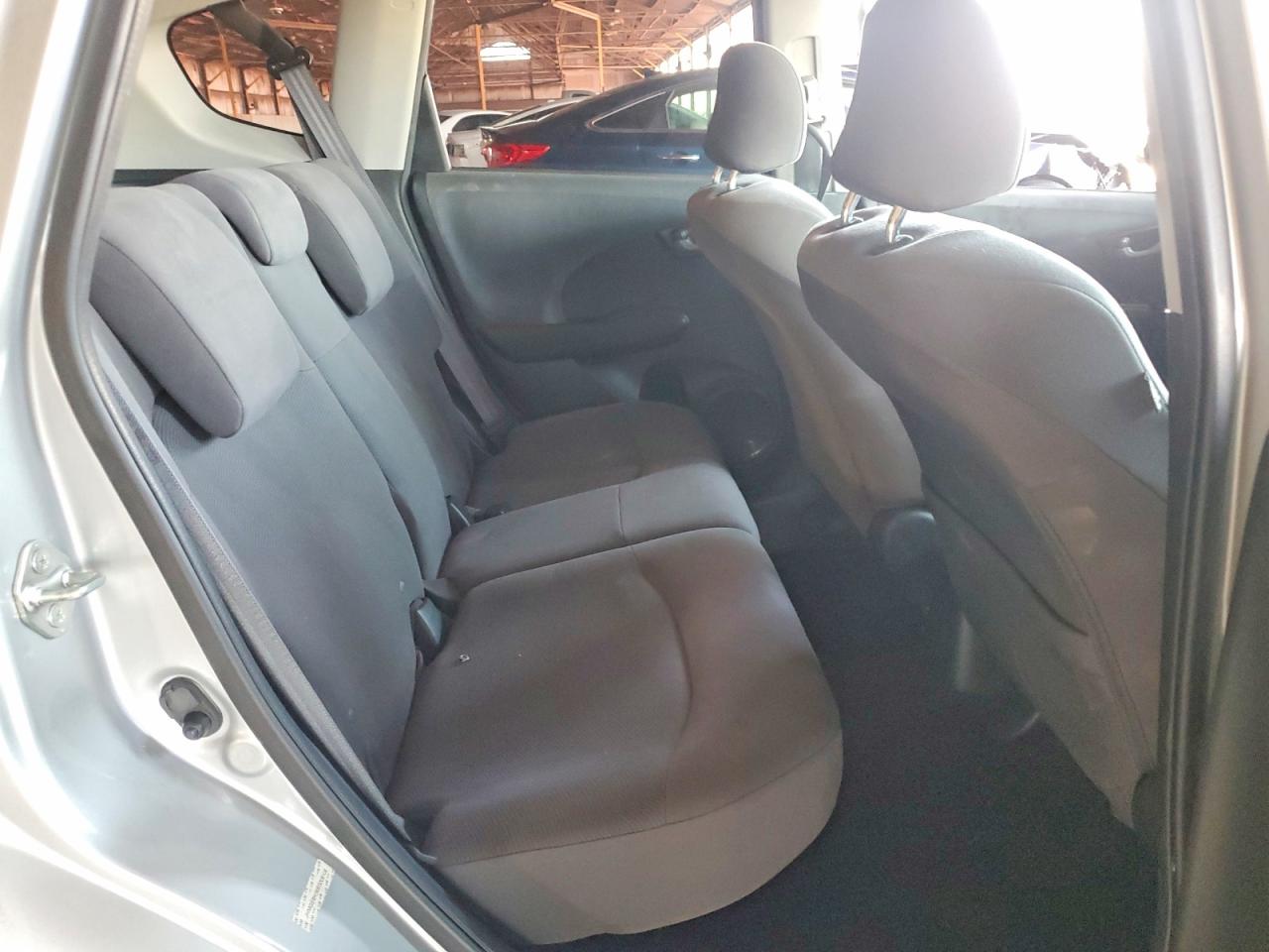 2011 Honda Fit Silver vin: JHMGE8H36BS008106
