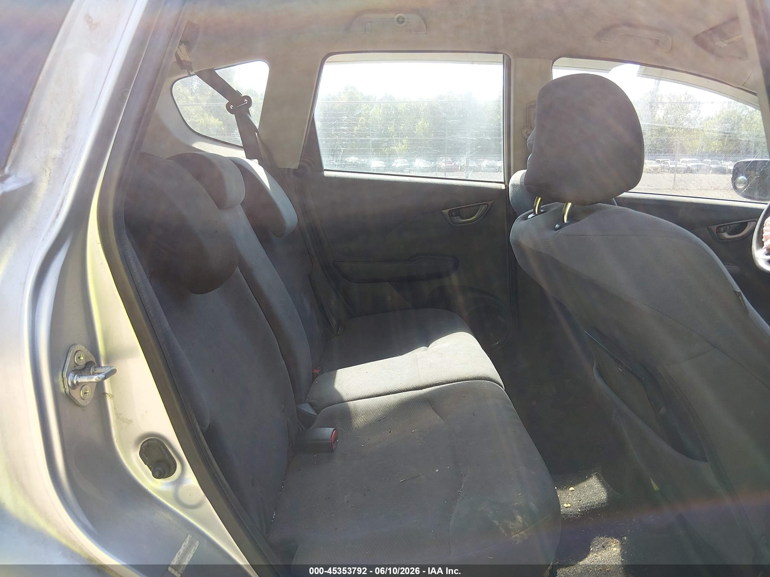 2013 Honda Fit   Silver vin: JHMGE8H36DC008233