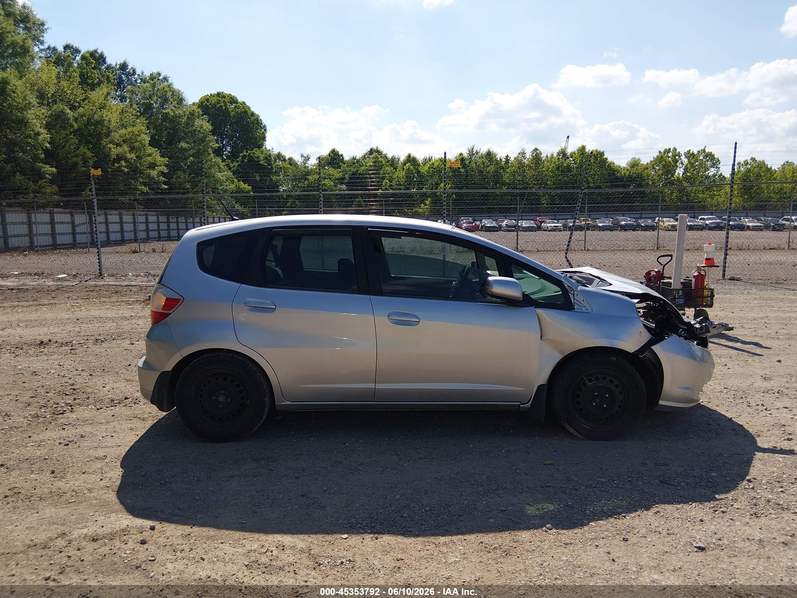 2013 Honda Fit   Silver vin: JHMGE8H36DC008233