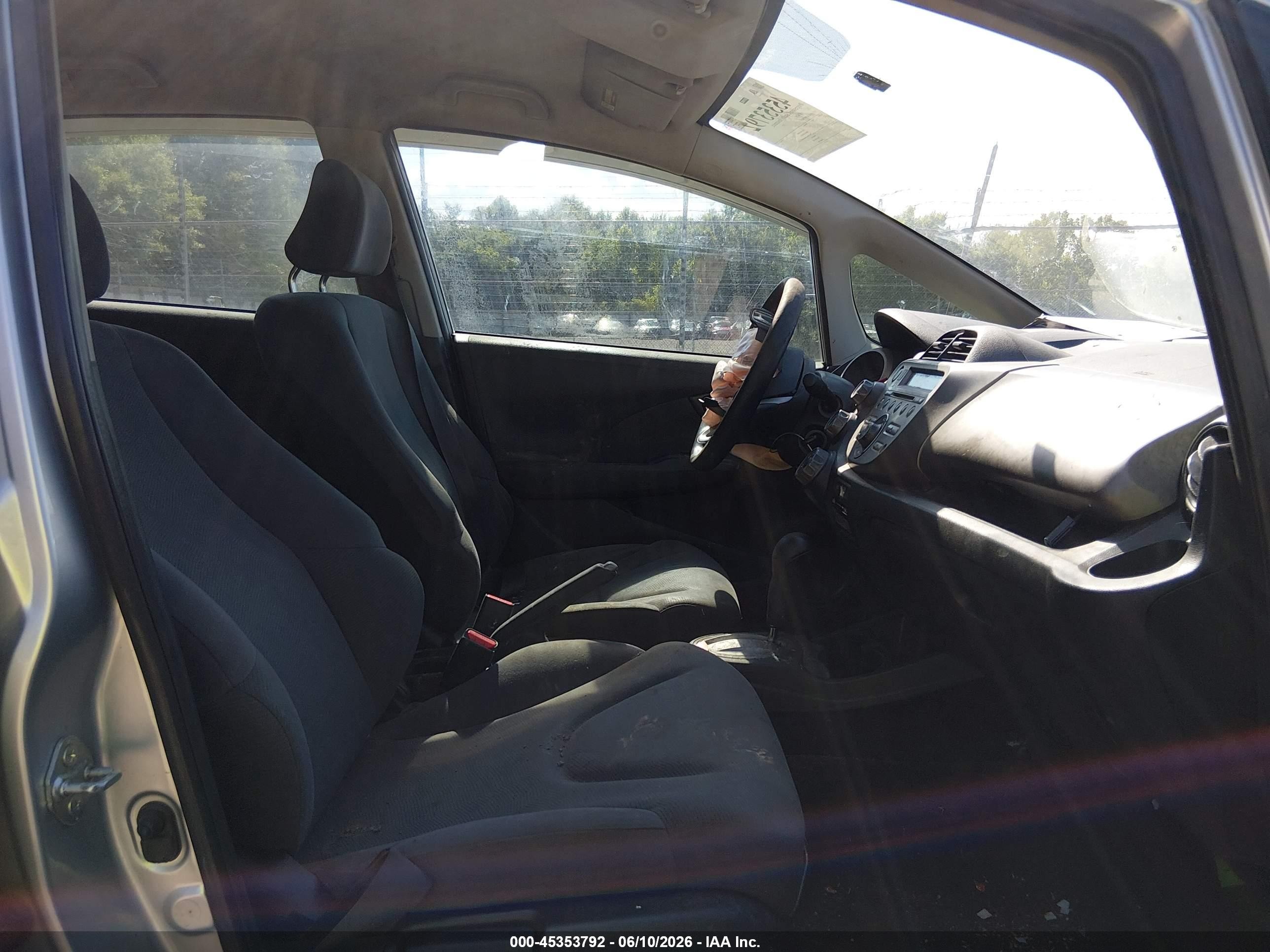 2013 Honda Fit   Silver vin: JHMGE8H36DC008233