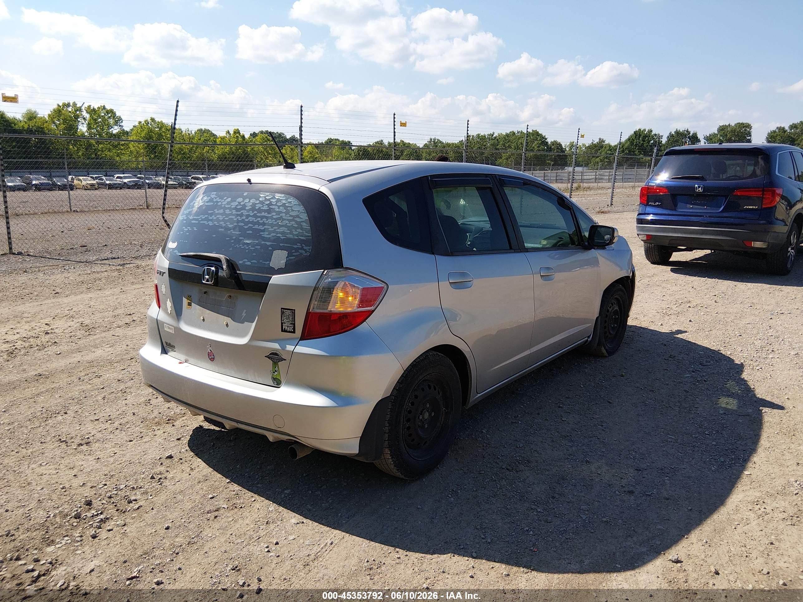 2013 Honda Fit   Silver vin: JHMGE8H36DC008233
