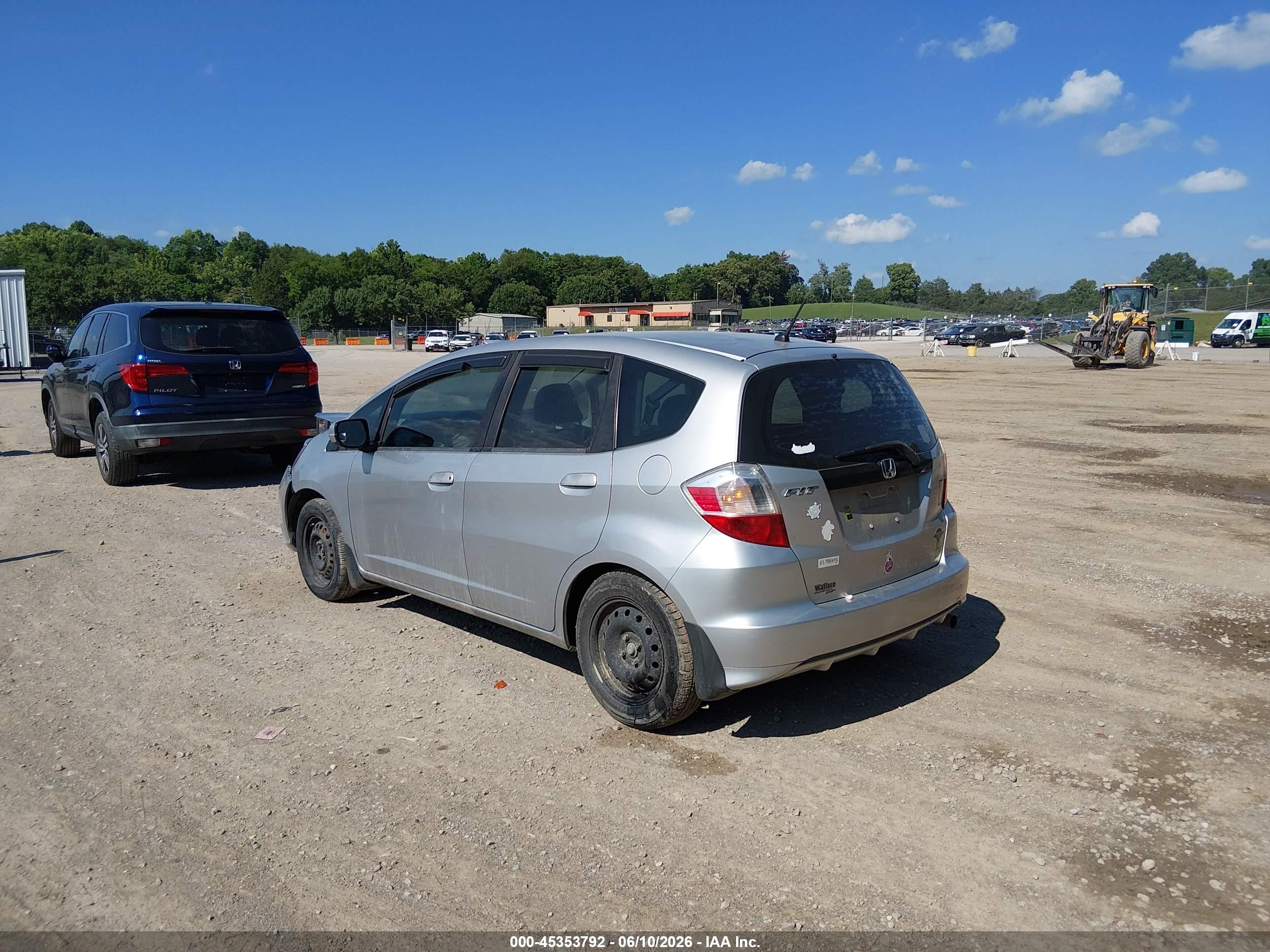 2013 Honda Fit   Silver vin: JHMGE8H36DC008233