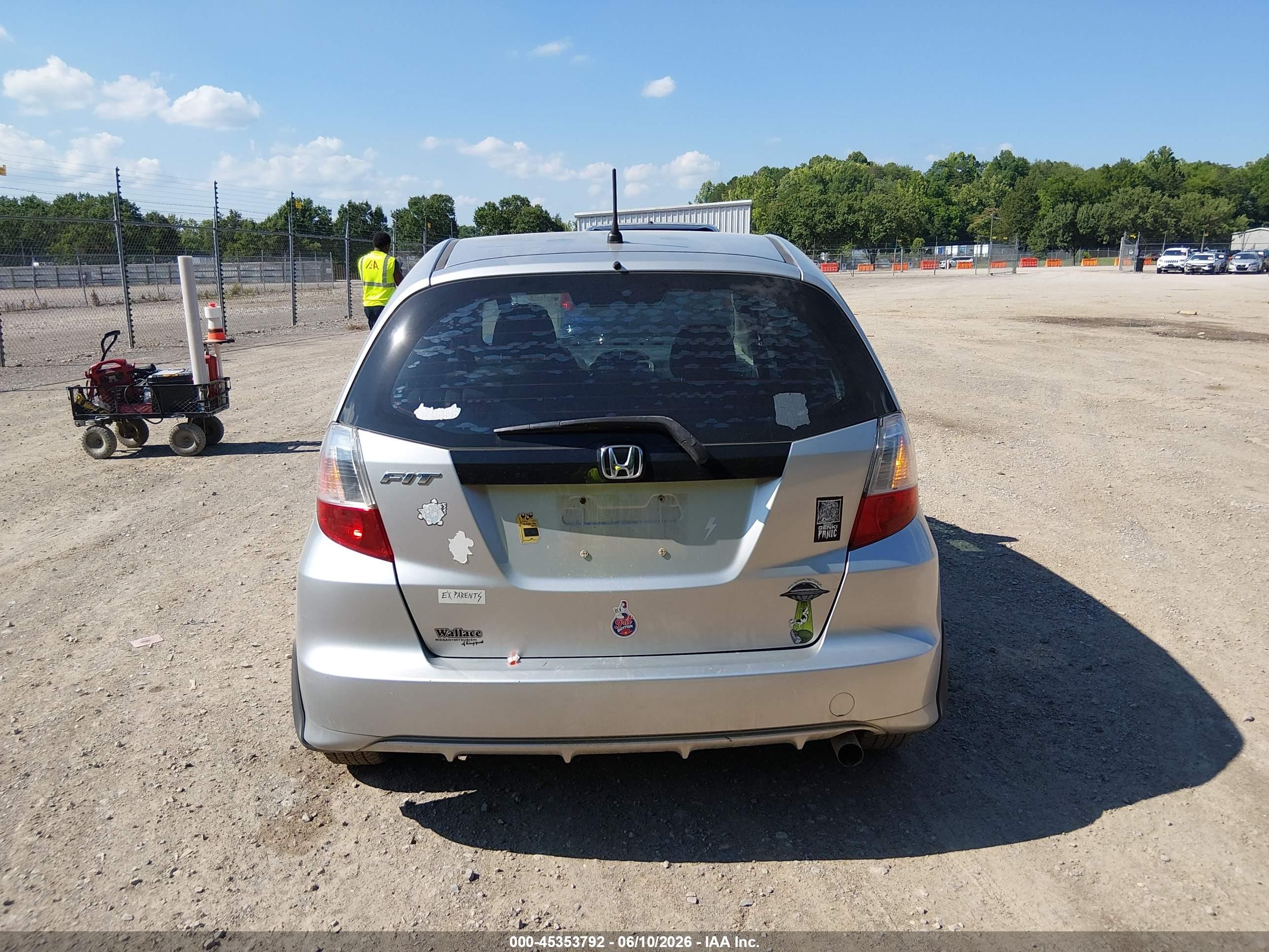 2013 Honda Fit   Silver vin: JHMGE8H36DC008233