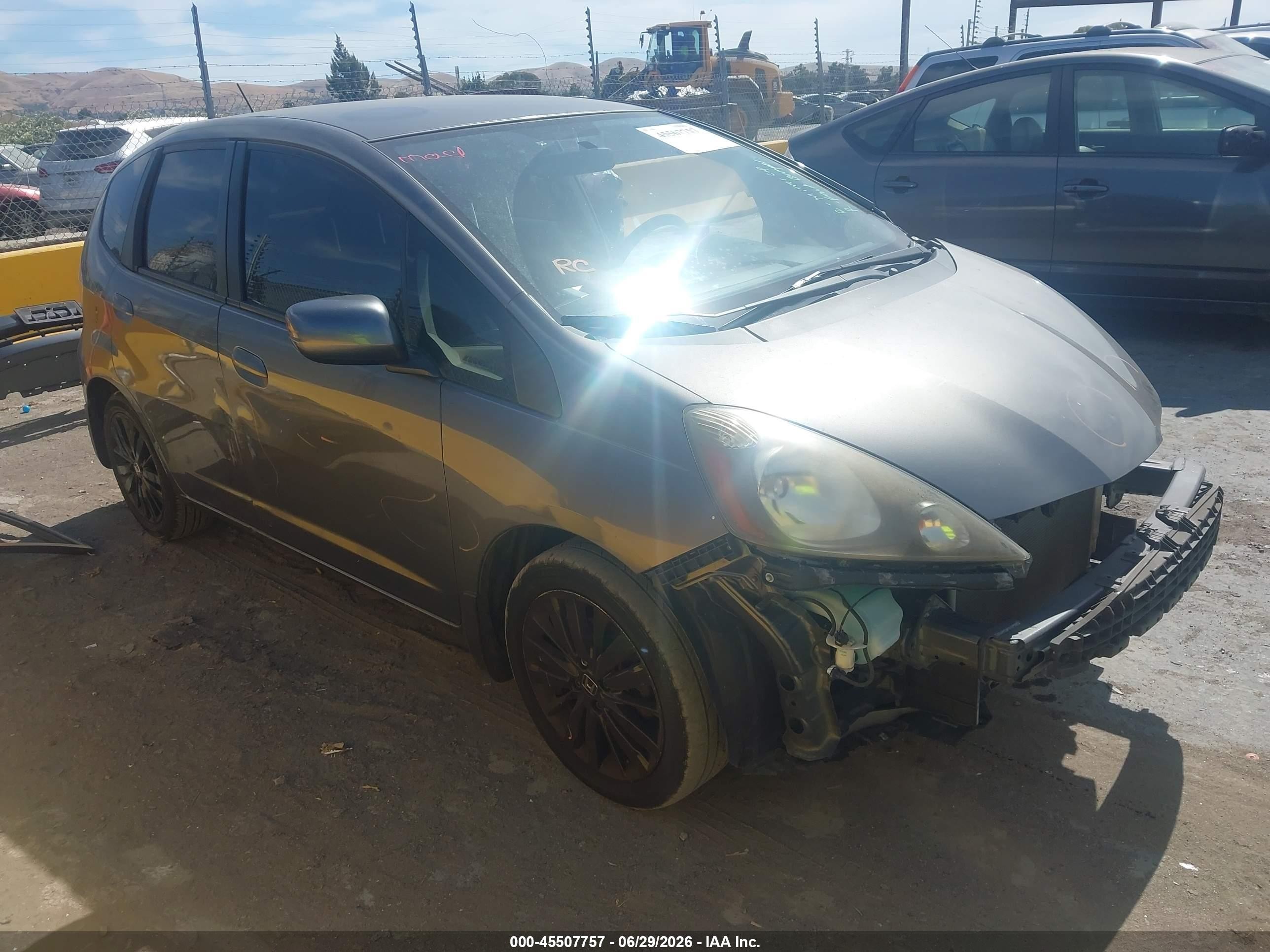 2013 Honda Fit   Серый vin: JHMGE8H36DC037716