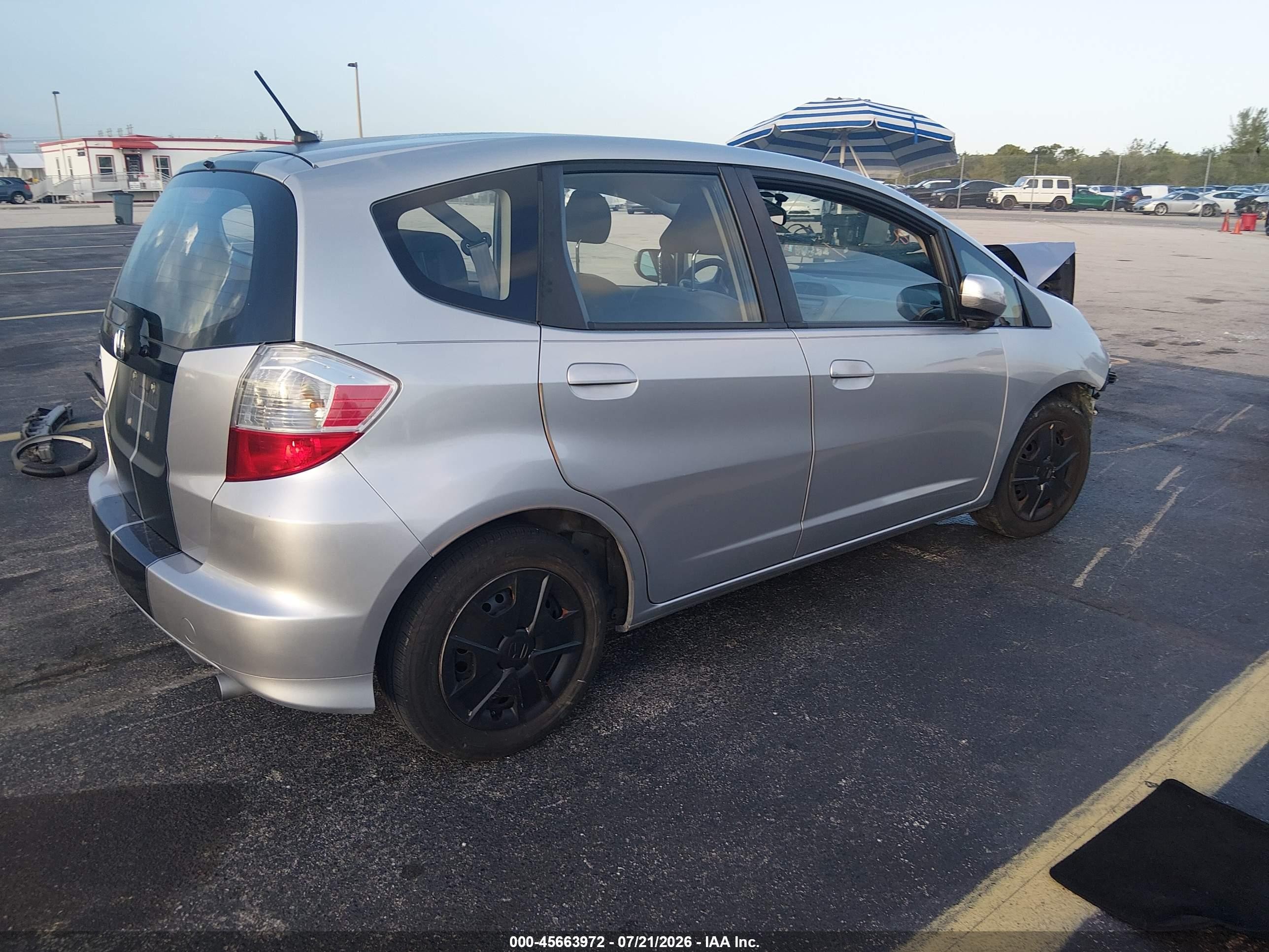 2013 Honda Fit   Gray vin: JHMGE8H36DC057898