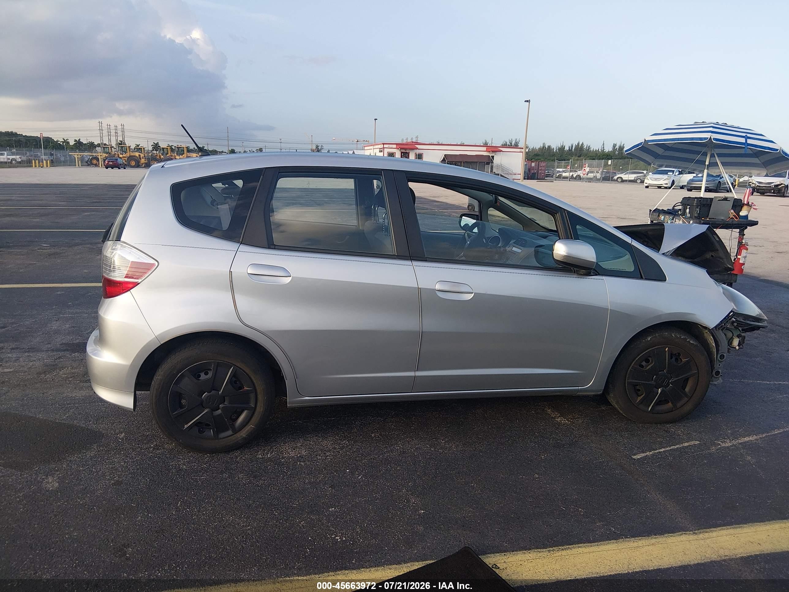 2013 Honda Fit   Gray vin: JHMGE8H36DC057898