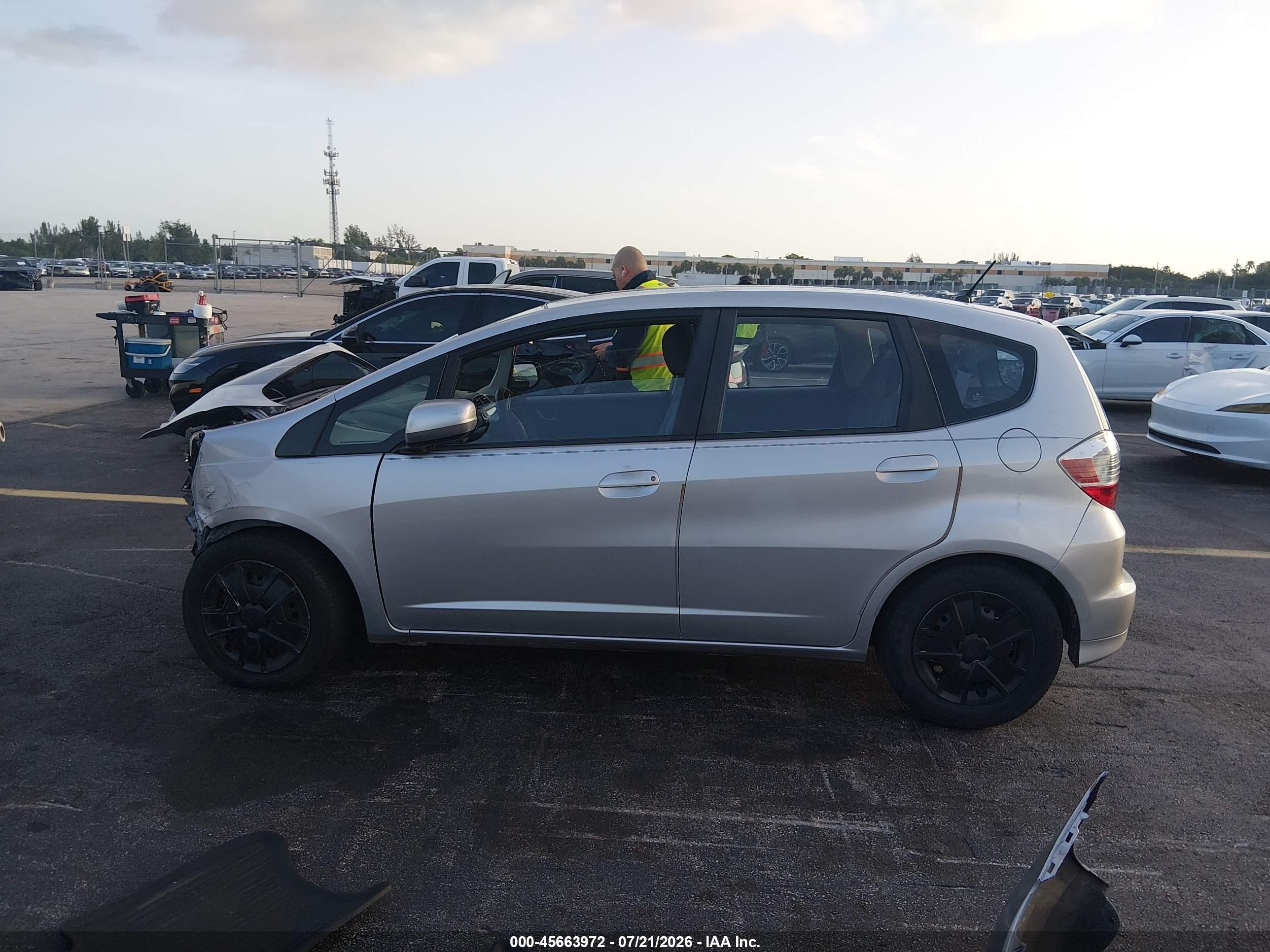 2013 Honda Fit   Gray vin: JHMGE8H36DC057898